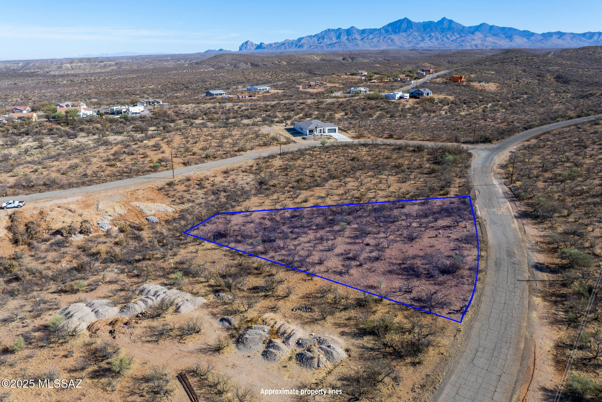 Perfect buildable lot with the best mountain views of the Tumacacori Mountains. 
Water and Power seem to be at property line; buyers to verify.