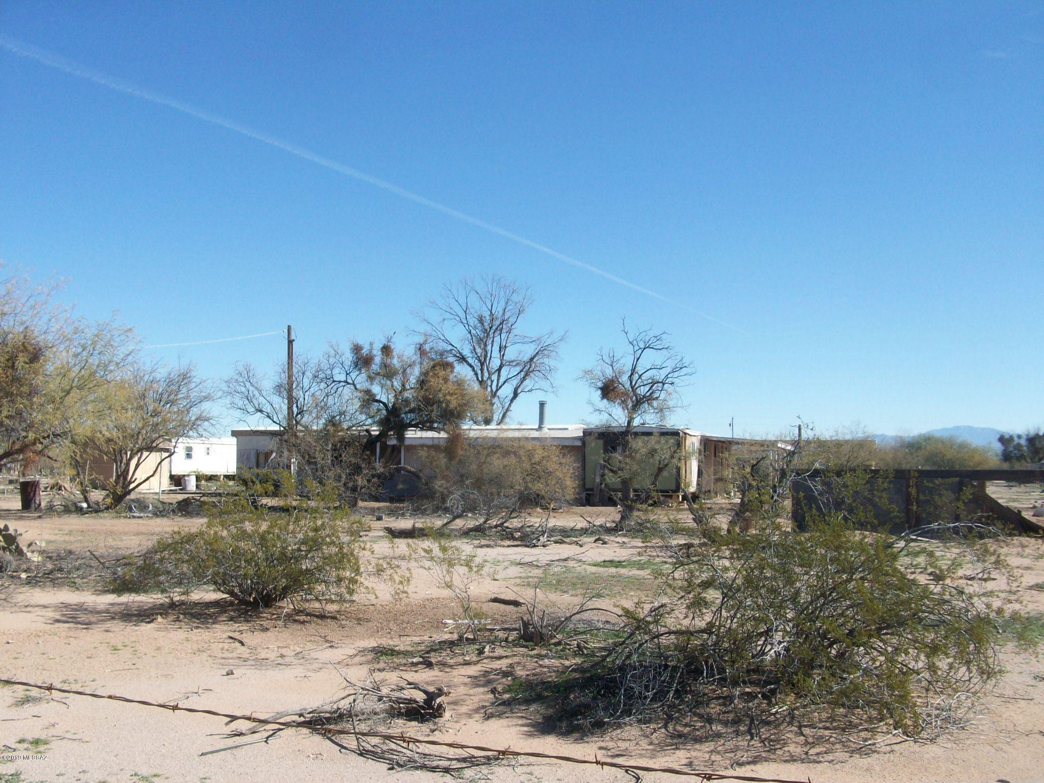 !+ acre lot with utiiities - two connected mobiles - abandoned - unaffixed.  Great property to replace with newer