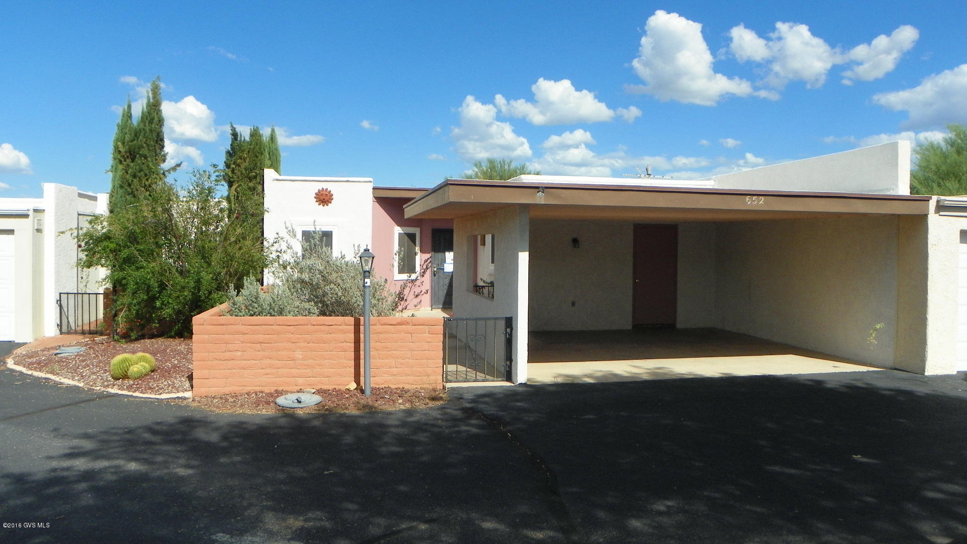 Nice townhouse with screened in Arizona room and mountain view from the back patio. 2 good sized bedrooms plus a den with a Murphy bed.
