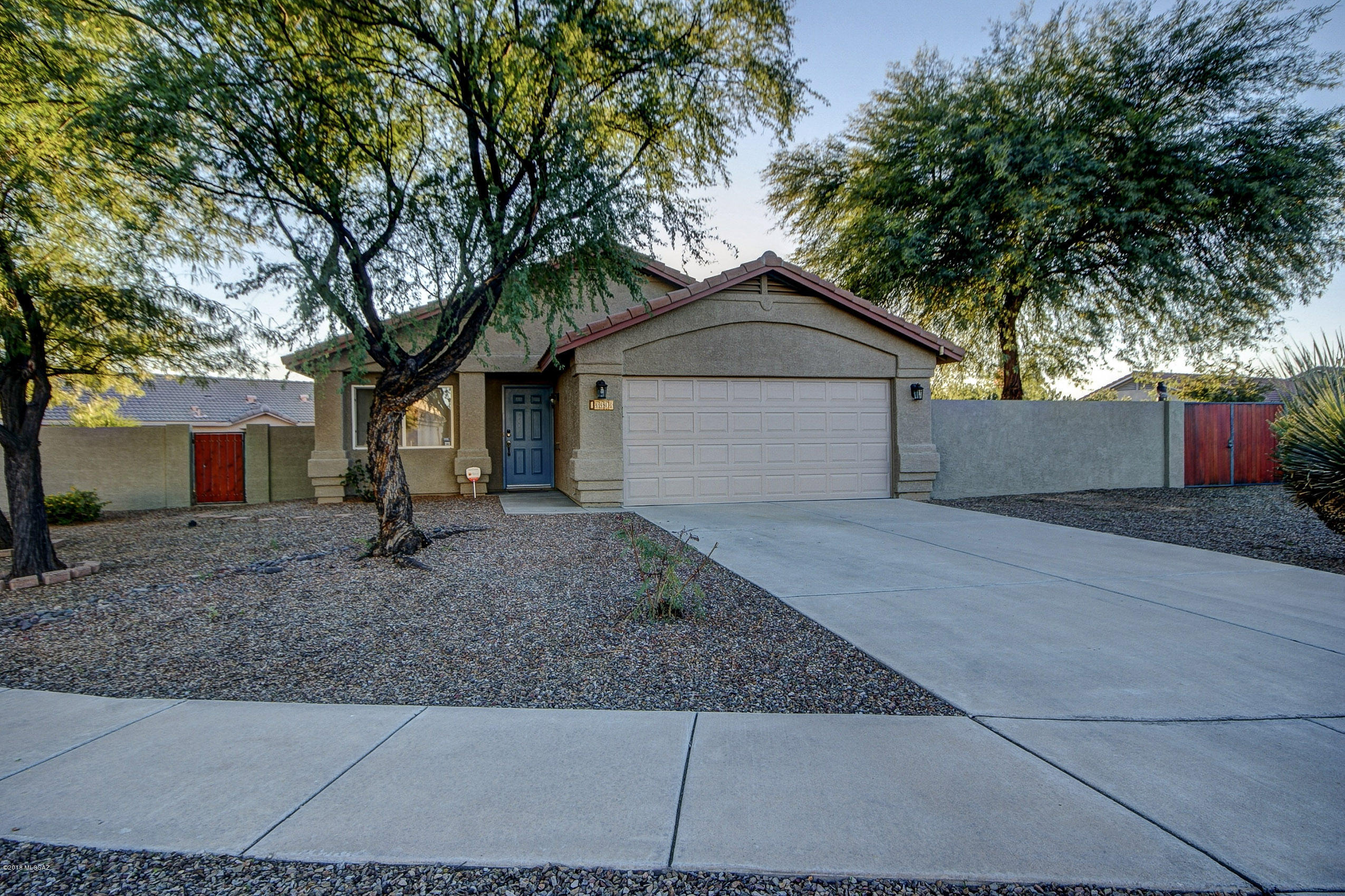 BEAUTIFUL 4 BEDROOM/ 2 BATH HOME FOR RENT IN ORO VALLEY. *No application fee**