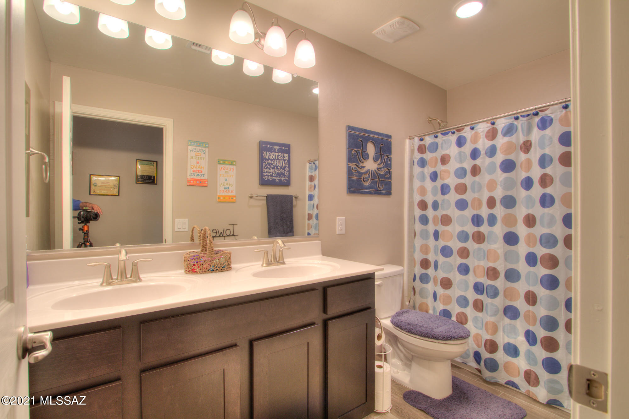 Vista Del Lago Norte SQ20140780198 - Residential