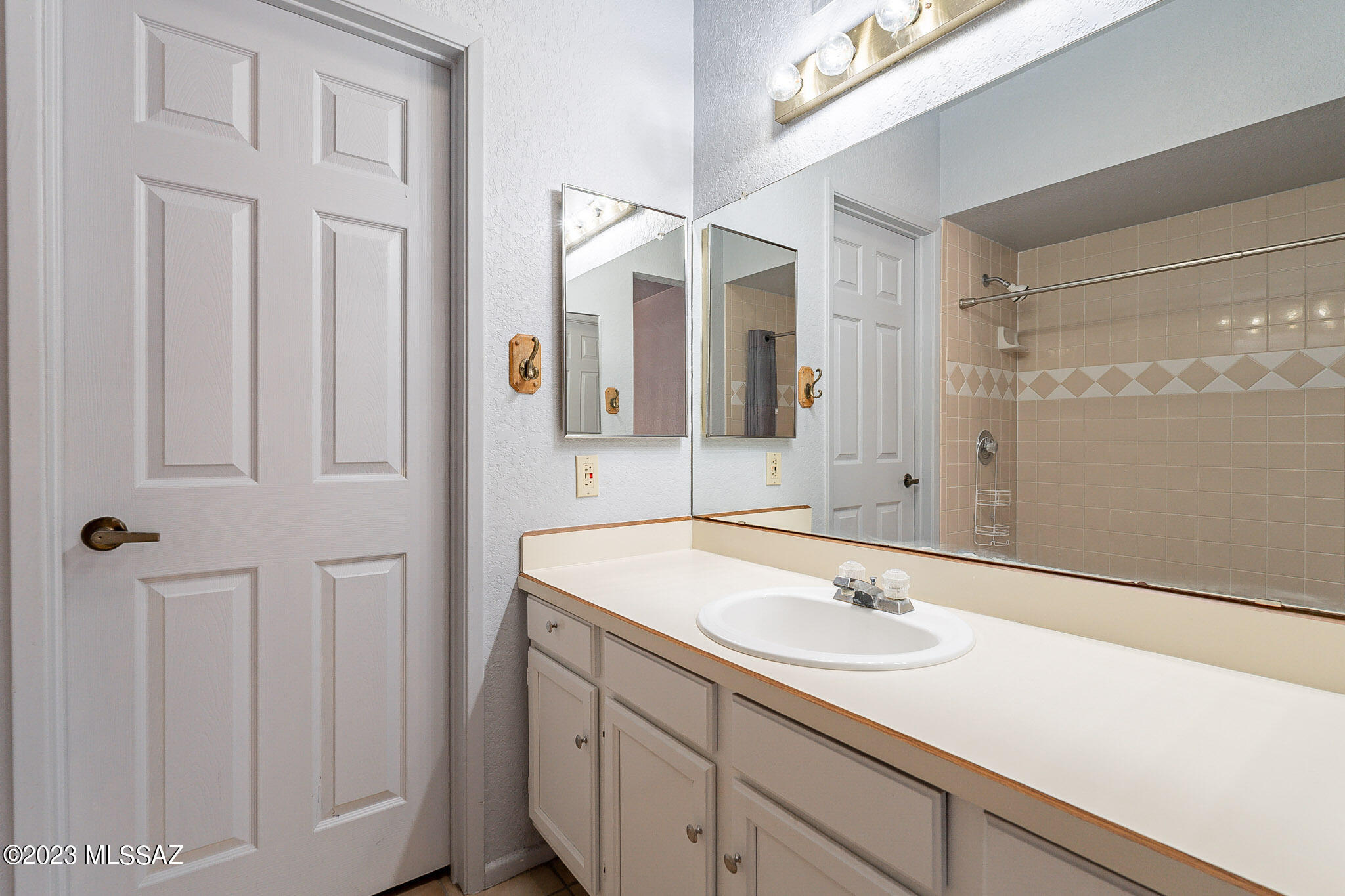 Colonia De Los Alamos - Springpointe - Residential