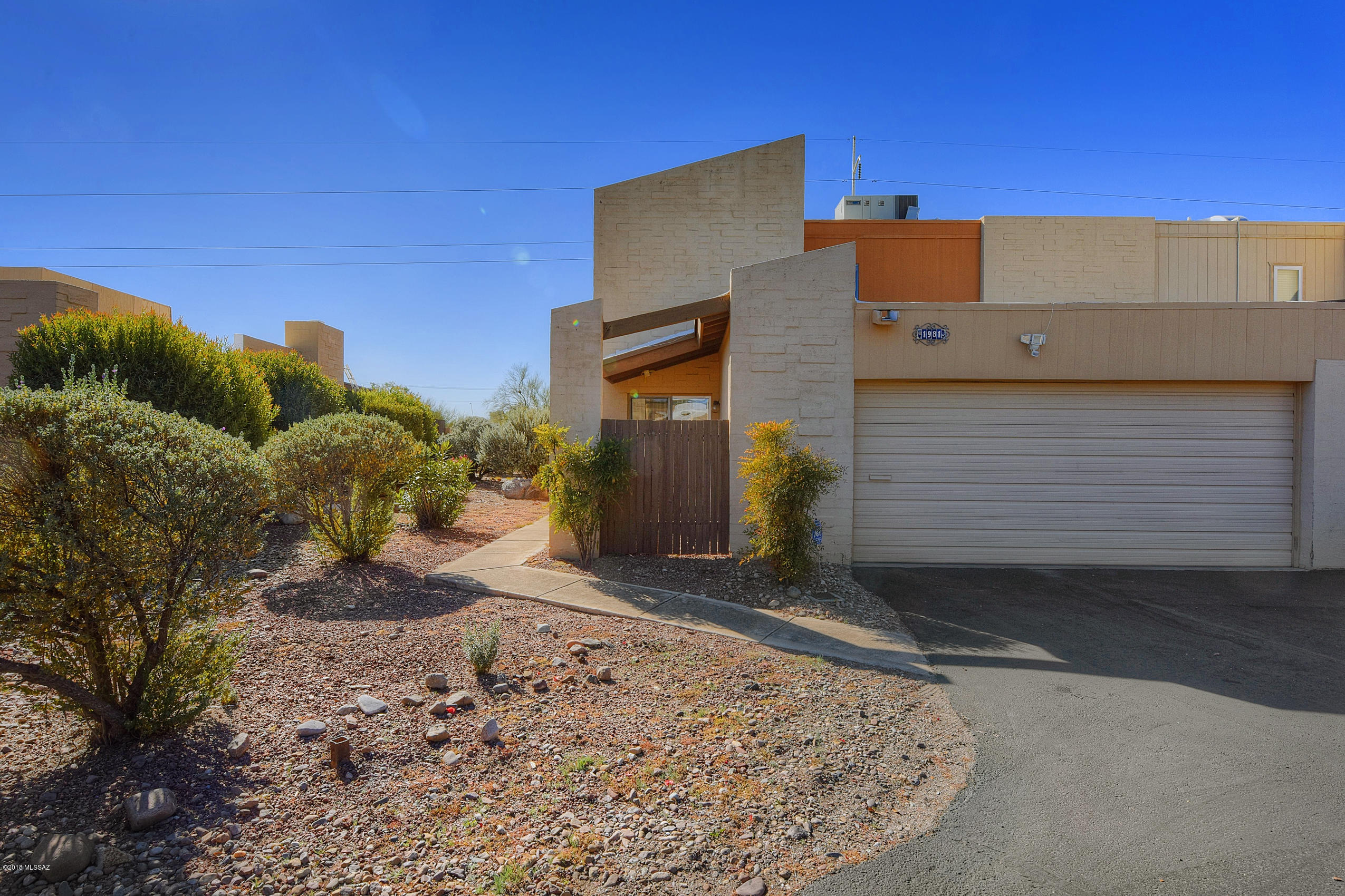 Contemporary townhome in desirable location. Soaring ceilings, great room with sliding doors to patio. Open kitchen with oak cabinets,
corian countertops and SS appliances. Walk in pantry. Hanging pot rack. Large eat in kitchen or set up as a family room. Sliding glass doors to patio, wash access, end unit offers privacy! One bedroom & 1/2 bath down. All bedrooms have spacious closets. Screened balcony off guest br. New plush carpet and newer wood laminate flooring. Close to Udall Park, Pantano River Walk, Zona 78, Dairy Queen, Frost Gelato and more. Must see.