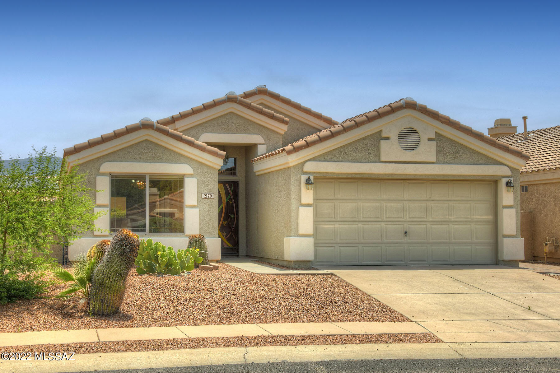 Welcome to the beautiful Lakes at Castle Rock gated community in NE Tucson. 3 BR, 2 bath home in a cul-de-sac. Bright open floor plan. Great room has a slider to the back patio & opens to the kitchen. Kitchen has a casual dining area with built-in bookcases. Primary bedroom with separate door to the back patio. Large primary bathroom with dual sinks, garden tub, walk-in shower & spacious closet.  Bedroom #2 features a Murphy bed.  Bedroom #3's built-ins make it a perfect office space. Hall bathroom updated with newer shower.  New carpet and paint. 2-car garage with epoxy floor. Backyard is enclosed with a block wall. Desirable neighborhood with all the amenities including gated access, 2 pools, spa, exercise facility, tennis courts, walking paths for bird watching & fishing in the lakes.