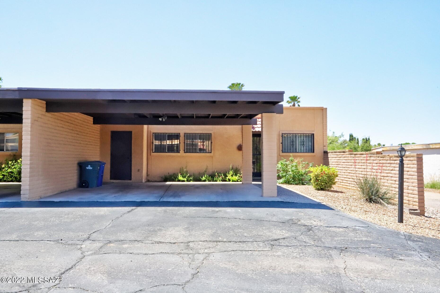 Well maintained patio home with two  bedrooms and a den, spacious living dining area and kitchen with pass through to dining area.  Spacious back patio with privacy - eat in or eat out.  Perfect for a winter home or cozy home close to shopping, Udall Park for recreation and classes, restaurants, and library.