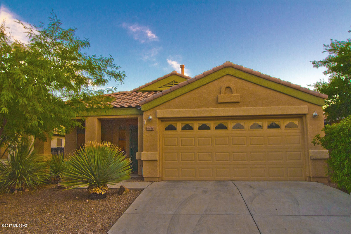 GORGEOUS LENNAR SINGLE STORY 4 BEDROOMS, 2 BATHS IN DESIRABLE MESQUITE RANCH SUBDIVISION, WITH ACCESS TO 2 COMMUNITY POOLS, PLAYGROUND, VOLLEYBALL/BASKETBALL COURTS, AND A WALKING PATH.FABULOUS VAIL SCHOOL DISTRICT, WITHIN WALKING DISTANCE TO ELEMENTARY AND MIDDLE SCHOOLS. CUSTOM WROUGHT IRON FRONT DOOR, LARGE FORMAL LIVING ROOM WITH DINING AREA, BEAUTIFUL KITCHEN WITH UPGRADED OAK EXTENDED CABINETS & PULL OUTS, BREAKFAST BAR. ADJACENT TO THE KITCHEN IS THE FAMILY ROOM WIRED FOR SURROUND SYSTEM, PERFECT FOR ENTERTAINING. SPACIOUS MASTER BEDROOM WITH HUGE WALK IN CLOSET, EXECUTIVE HEIGHT COUNTER IN MASTER BATH. COVERED PORCH WITH MISTING SYSTEM KEEPING EVERYONE COOL TO ENJOY EATING OUTDOORS IN THE VERY PRIVATE AND COMFORTABLE BACKYARD. ALL APPLIANCES ARE INCLUDED. A MUST SEE!