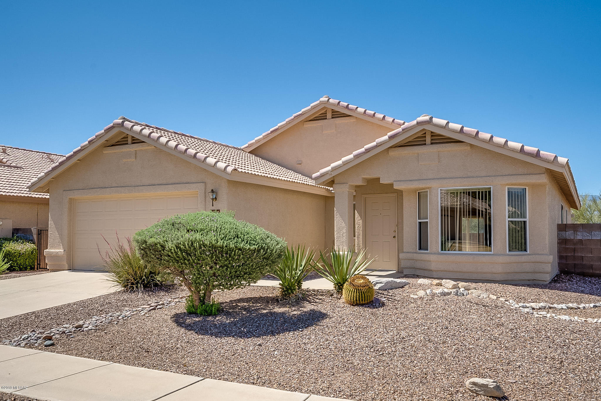 Built in 1996. Immaculate home with breath-taking 180 degree views! 3 bedrooms + Den, light & bright, located at the end of a cul-de-sac. Family room off kitchen, New paint, new carpets, new kitchen counter tops.  kitchen includes fridge, electric stove/oven, microwave and dishwasher.
large covered patio,easy care landscaped yard. Washer/Dryer hook ups Electric and Gas.Security Deposit $1740.00. Pets are subject to approval. *** RENTAL RATE REFLECTS A $65 CONCESSION IN EXCHANGE FOR TENANT'S AGREEMENT TO CHANGE HVAC FILTERS MONTHLY. RENTAL RATES ARE $65/MO HIGHER THAN STATED W/O CONCESSION. ***