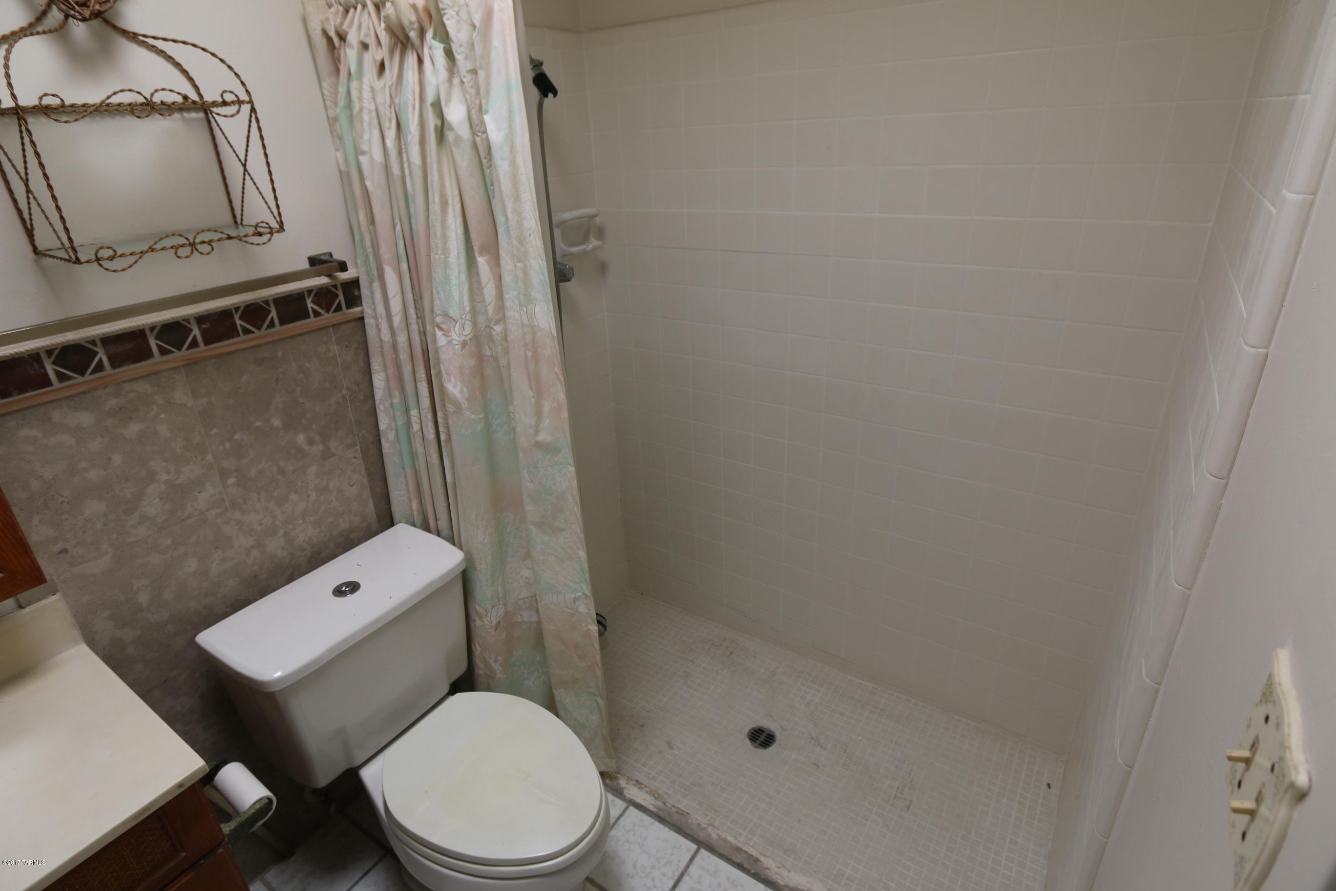 Broadway East (254-390) - Residential