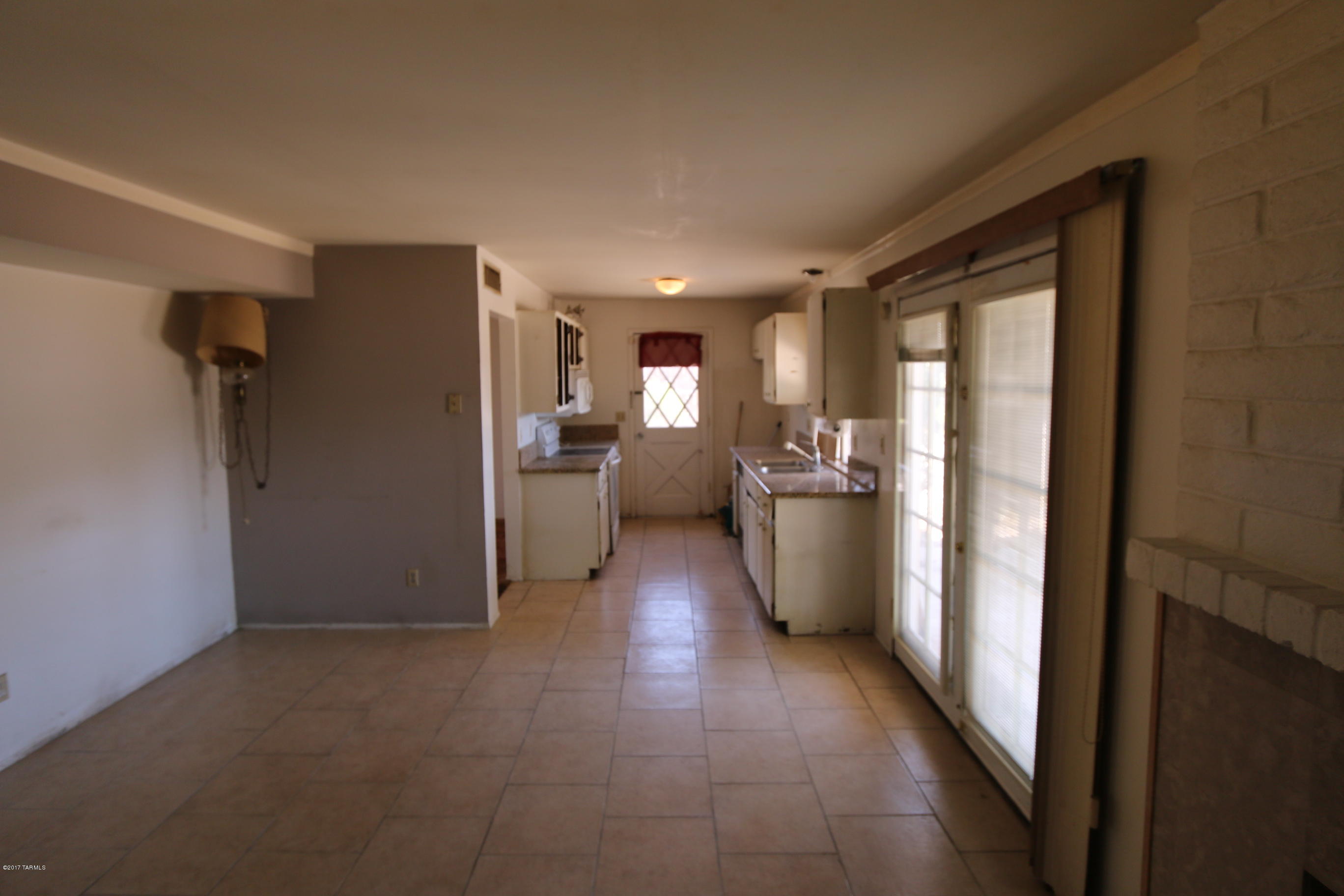 Broadway East (254-390) - Residential