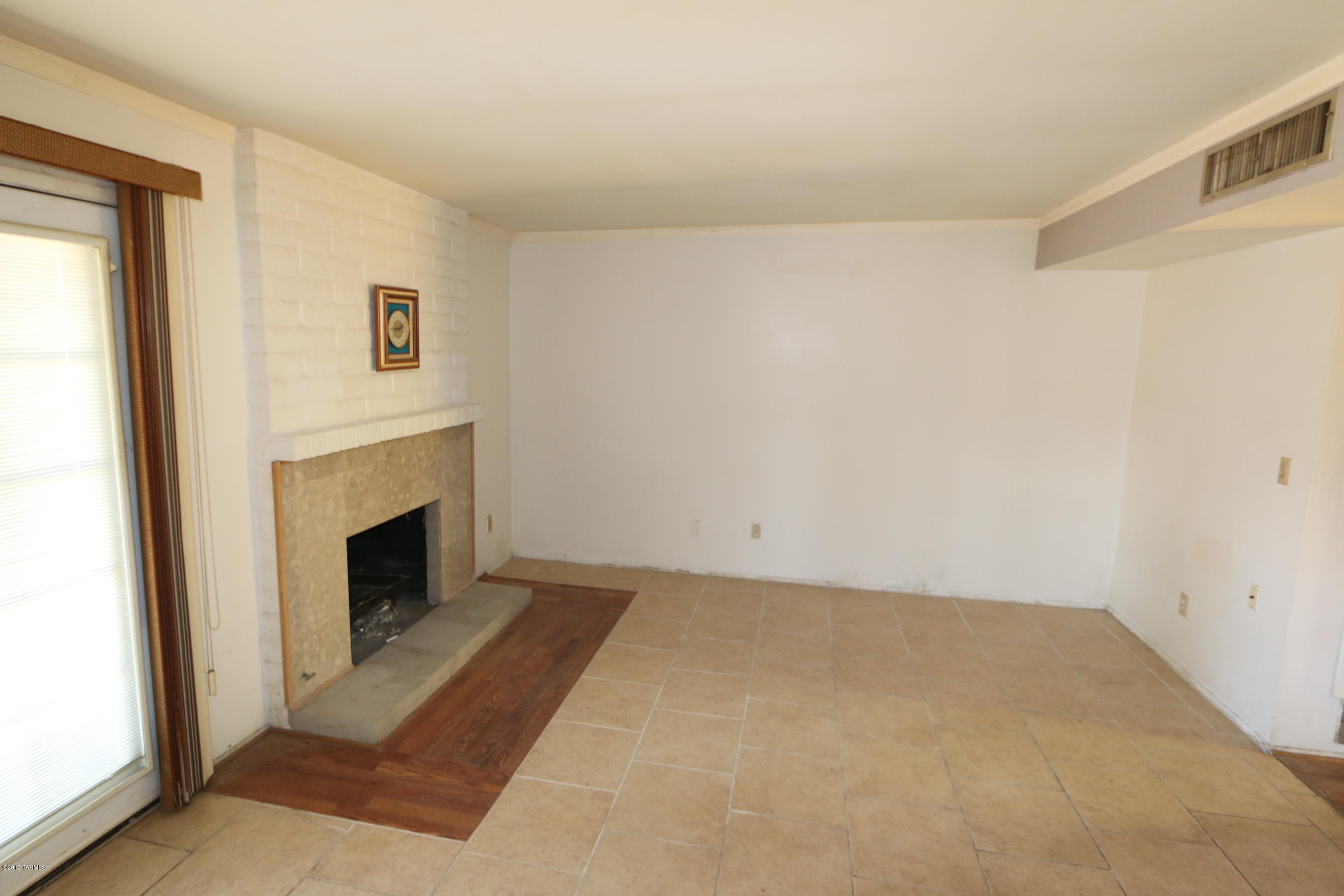 Broadway East (254-390) - Residential
