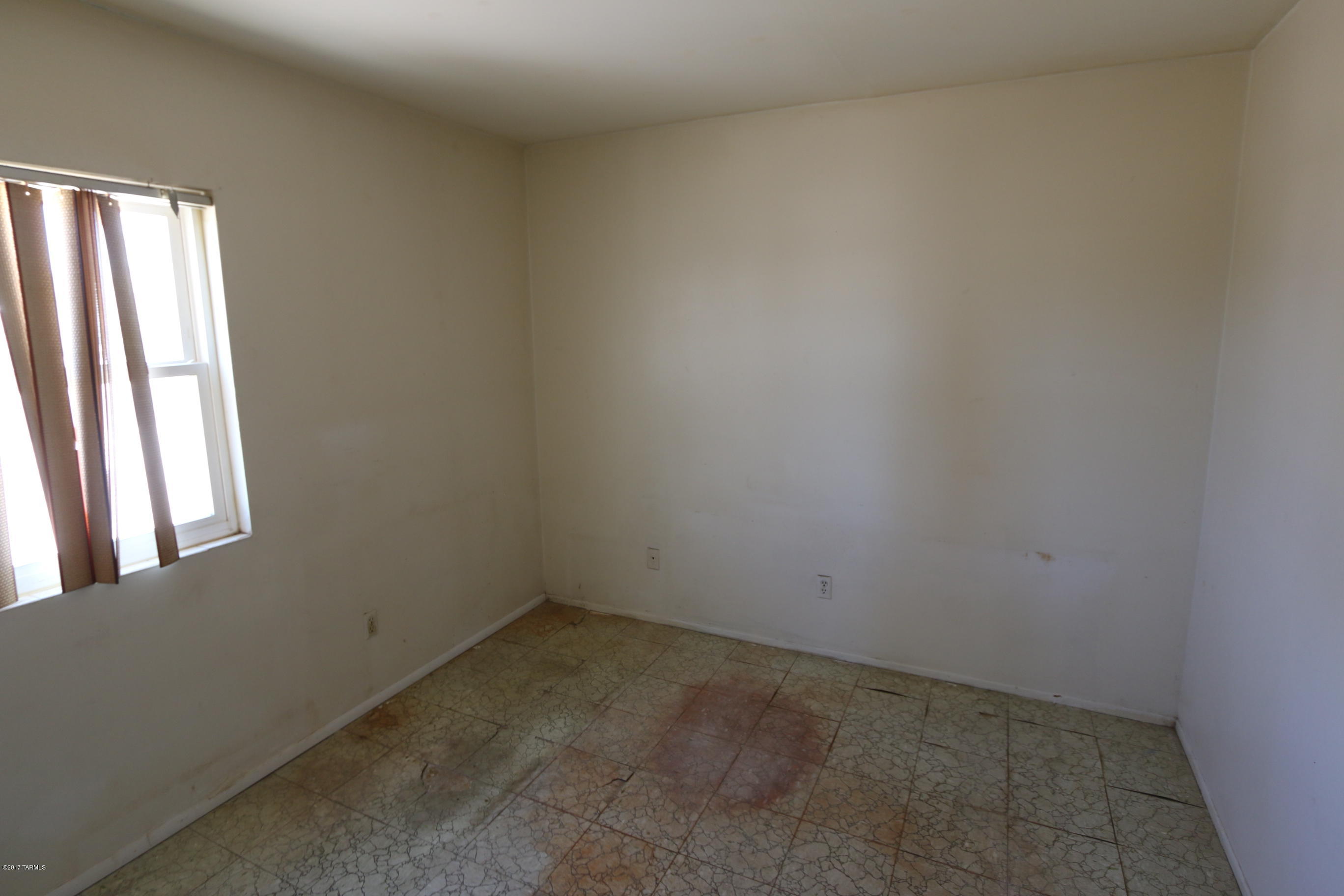 Broadway East (254-390) - Residential