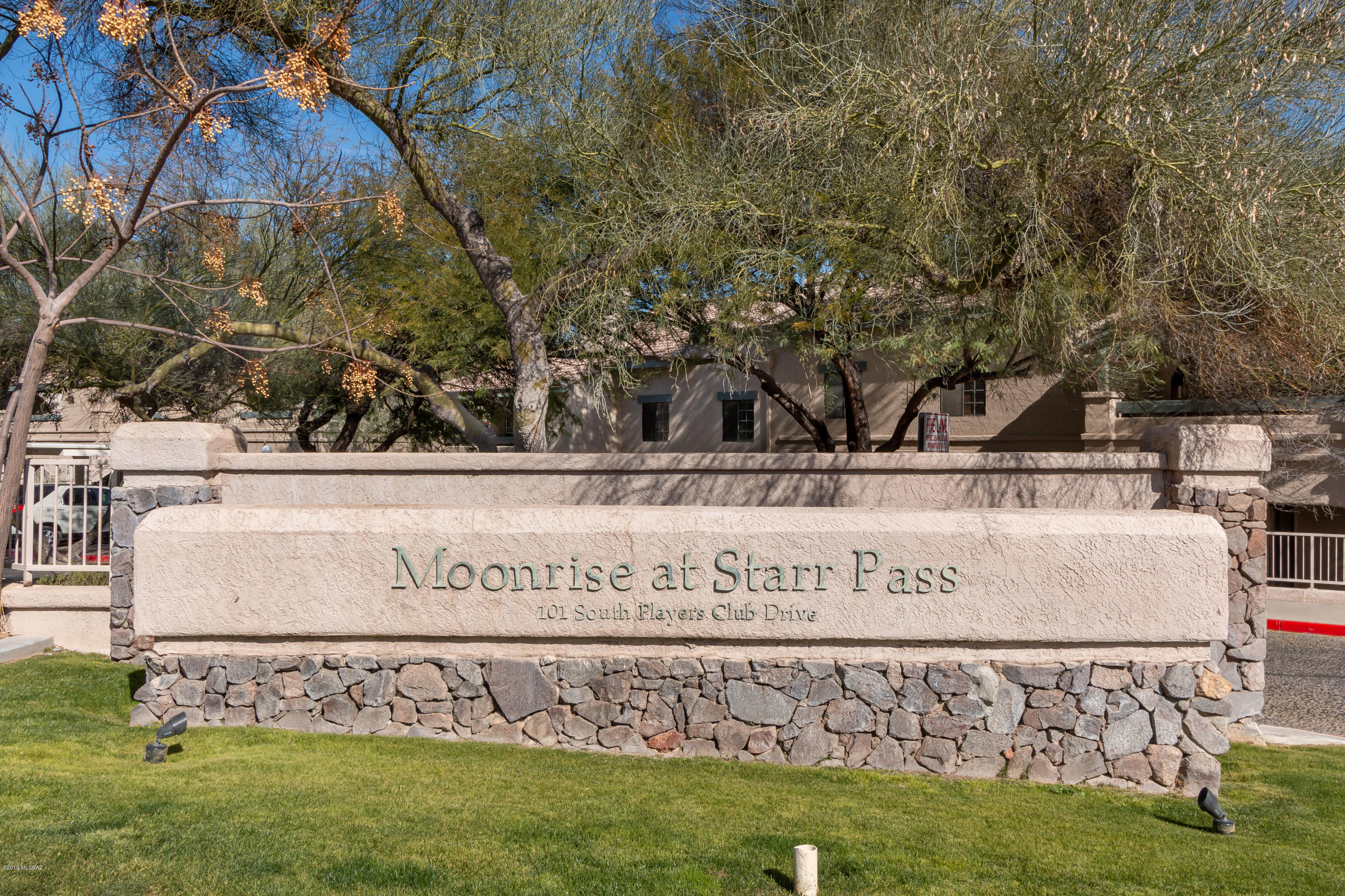 Start living the resort lifestyle everyday_ Moonrise @ Starrpass!
Relax and unwind in this 3bdr/2ba upstairs unit w/covered patio  and garden views.
Kitchen features granite counters, stainless steel appliances and counter seating.
Living room w/fireplace and split bedroom floorplan.
Master bath offers a spacious walk-in shower!
Large community pool, Fitness room, Tennis and close to J.W. Marriott w/5 restaurants and enjoy a 20% discount on golf.