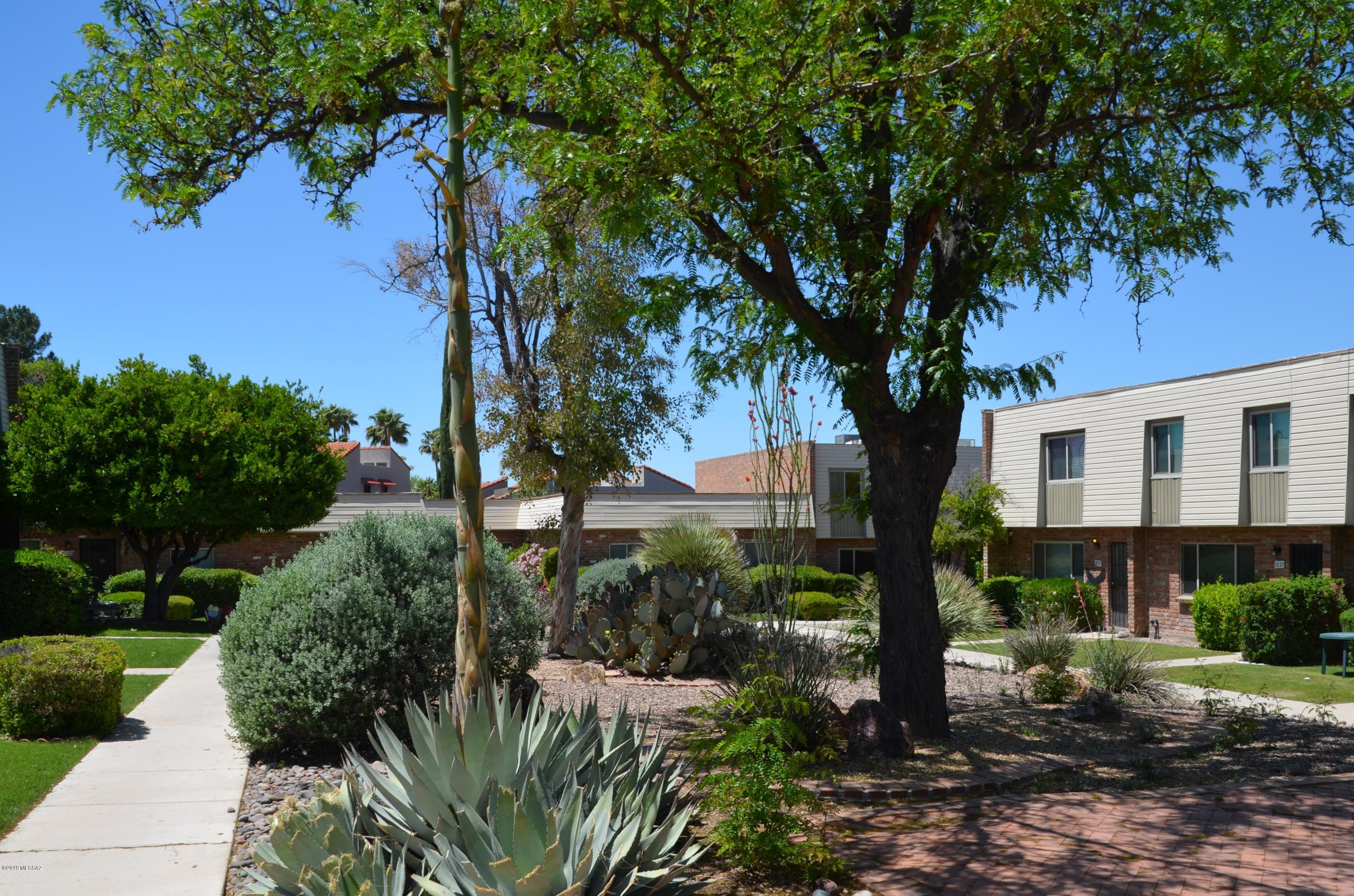 Eastern Hills Townhouses (1-25) - Residential