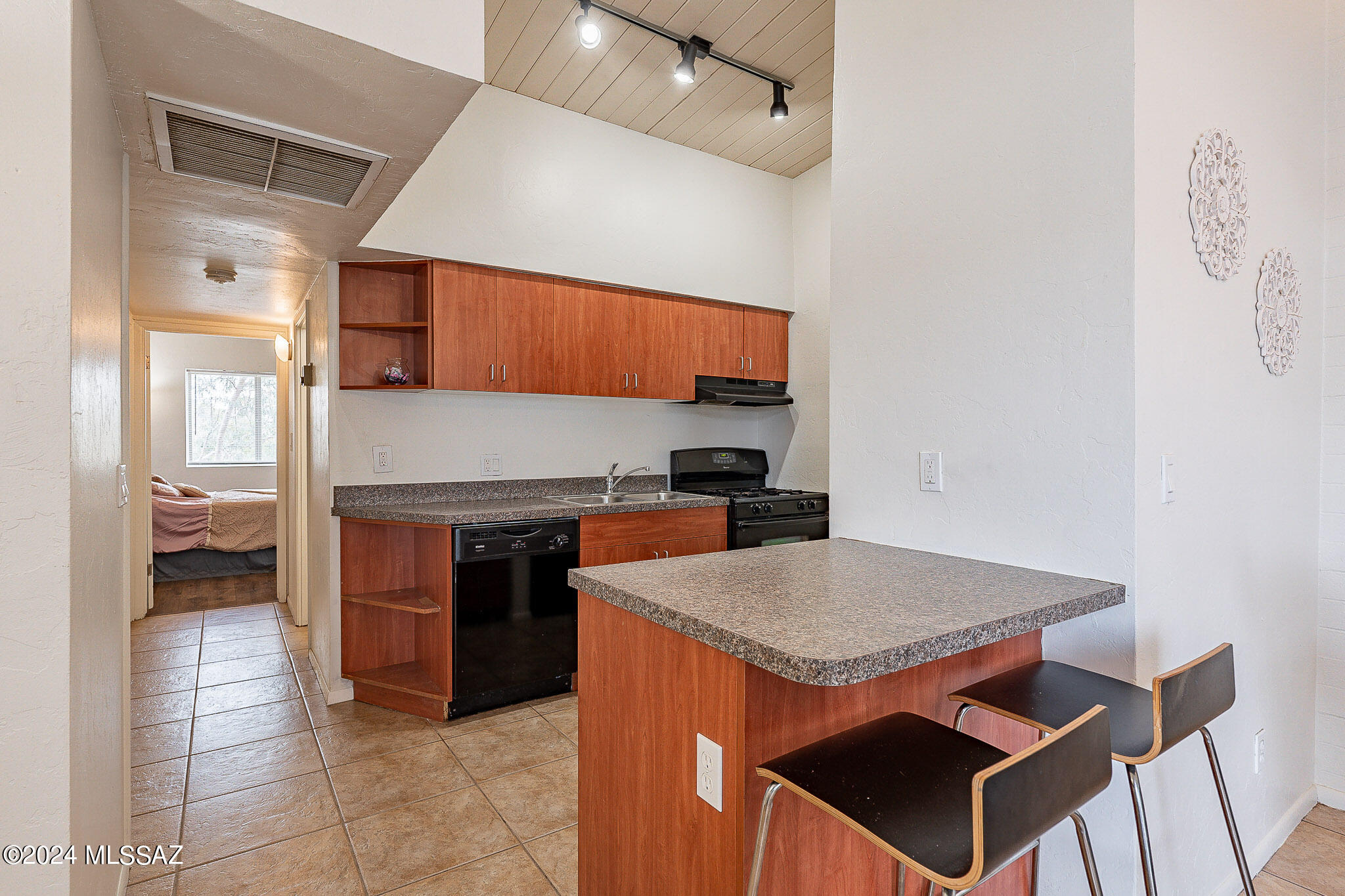 Royal Alvernon Condos. - Residential