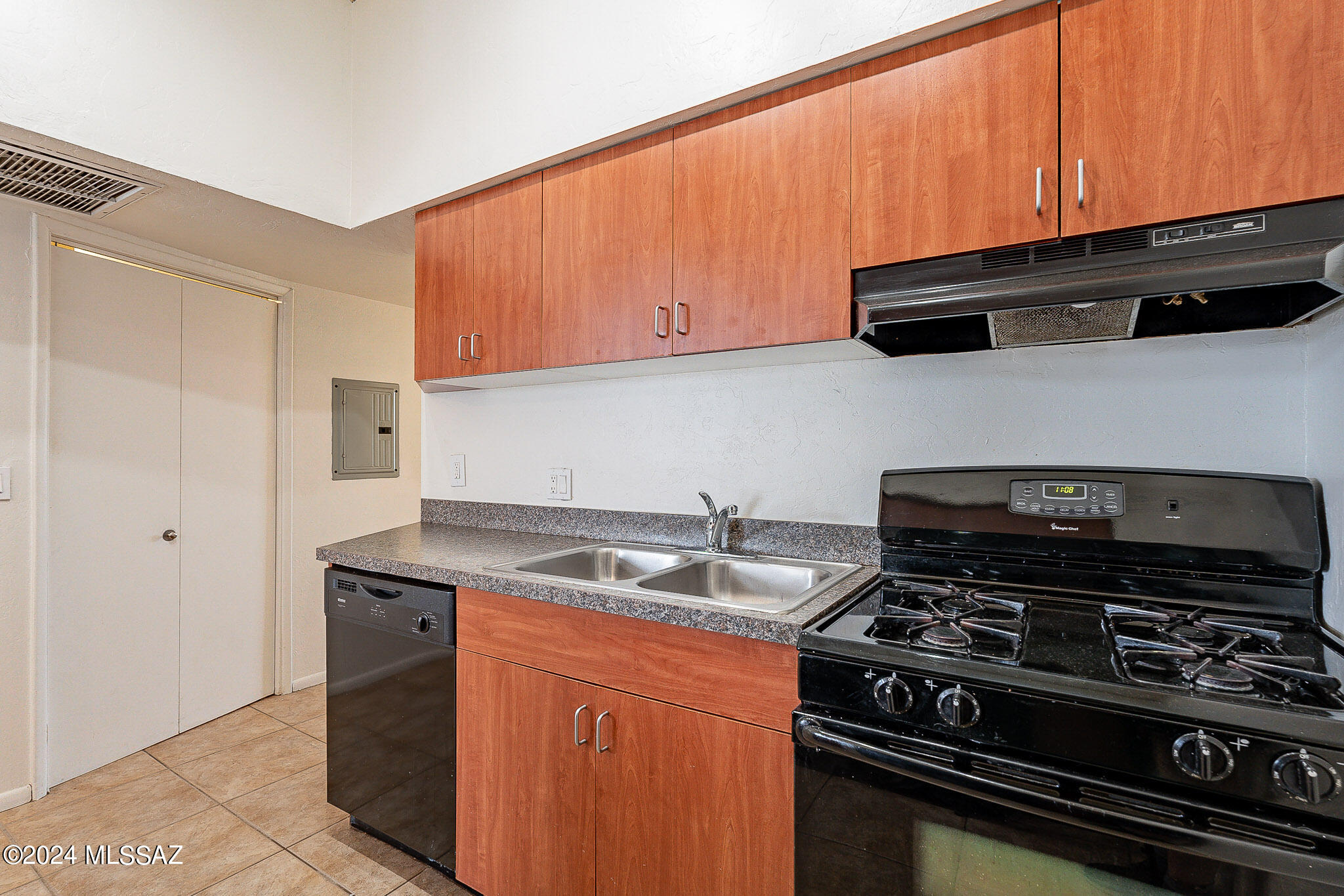 Royal Alvernon Condos. - Residential