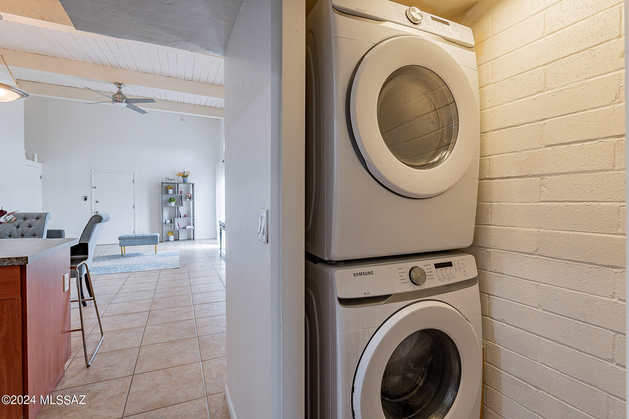 Royal Alvernon Condos. - Residential