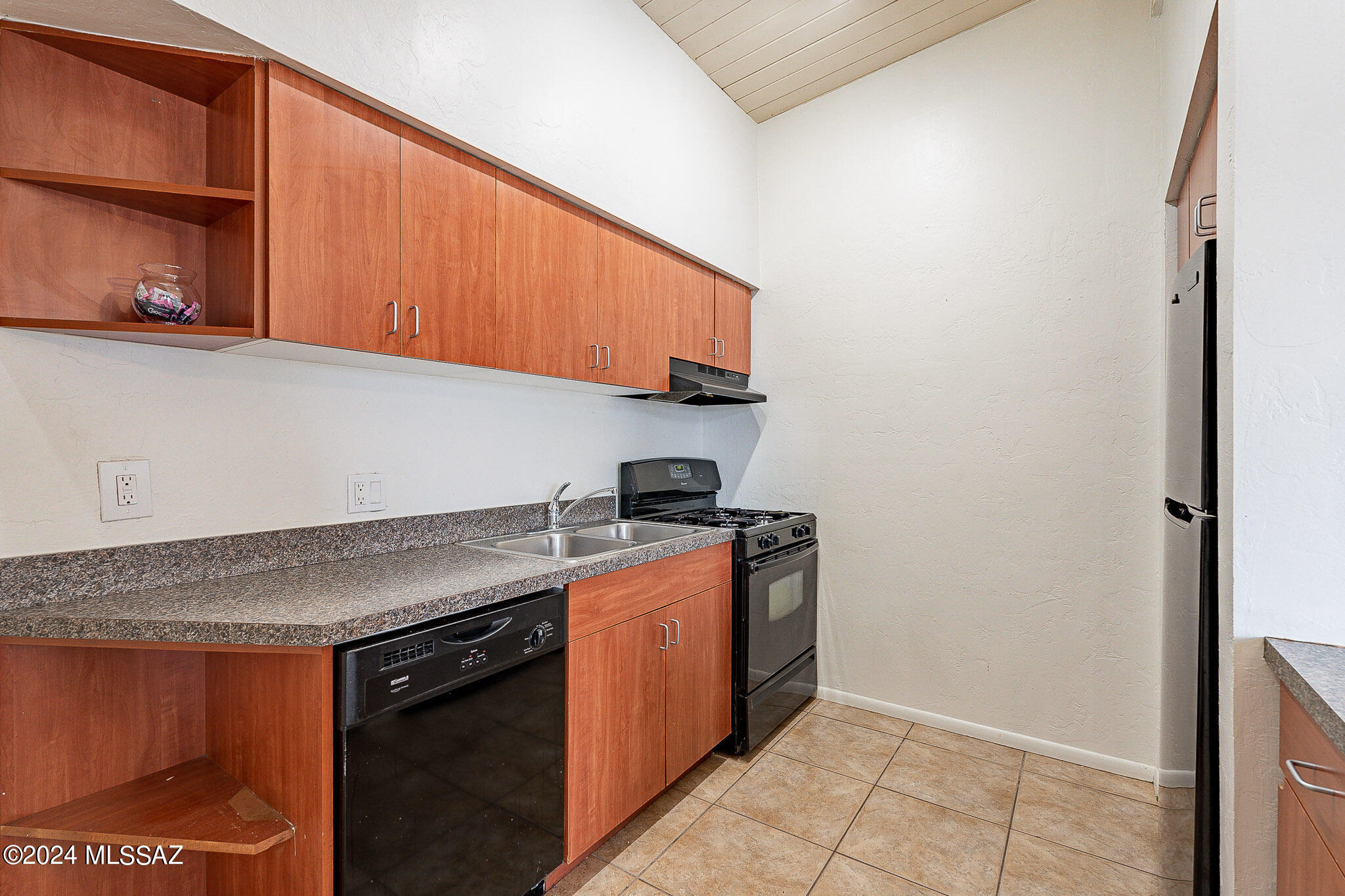 Royal Alvernon Condos. - Residential