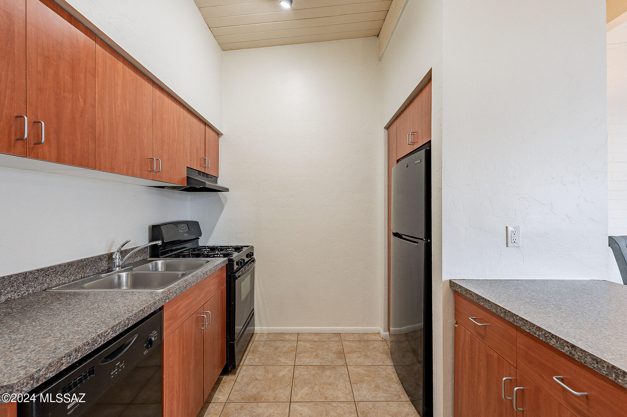 Royal Alvernon Condos. - Residential