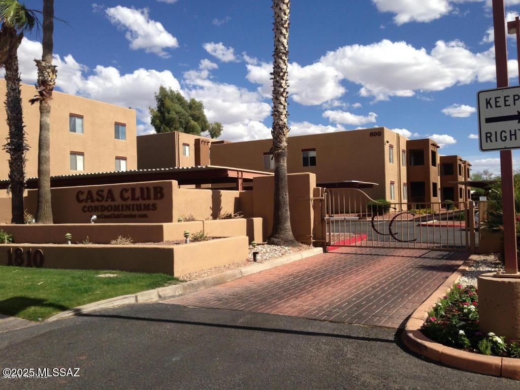 699 SQ FT! 2 bedroom, 2 bath unit in Tucson's Casa Club Condos! Nice &amp; open floor plan. Charming kitchen with included appliances! Open living/dining with sliding door balcony access. Neutral interior with tile flooring in all the right places! Nicely sized bedrooms, each with ample closet space. 2 full baths! Blinds. Private balcony + assigned parking! Casa Club is a desirable community offering gated entry, community pool + spa, fitness center, sports courts, common grills + picnic tables, &amp; laundry facility. Great location, just minutes from U Of A!