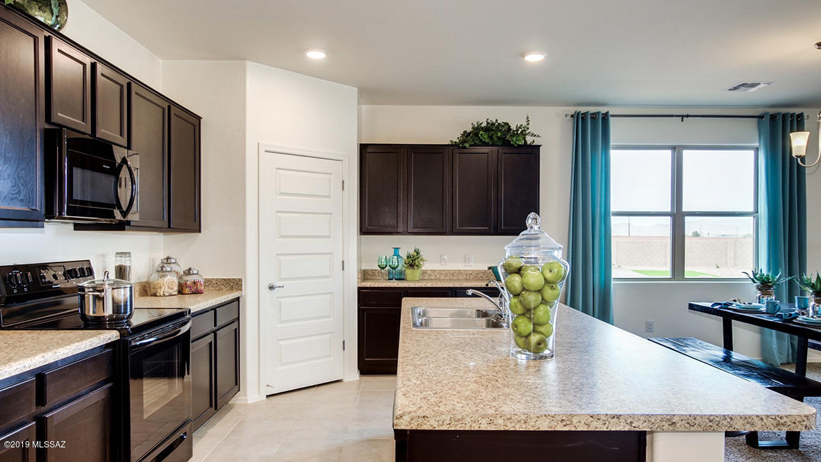 Saguaro Bloom SQ20180540069 - Residential