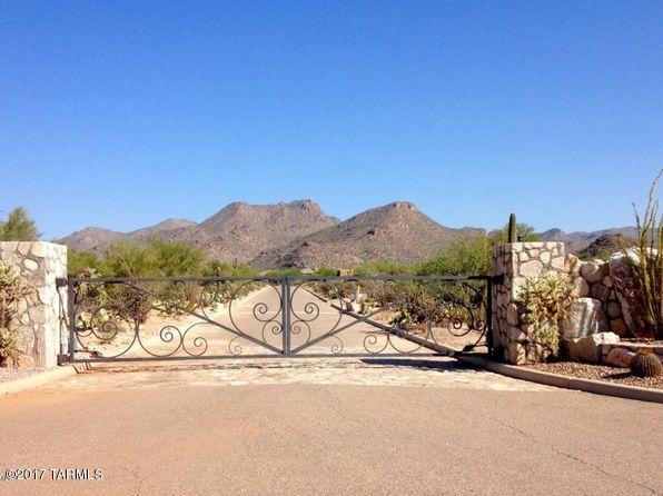 Gated Community with just 28 homes sites offering private expansive vistas of the Catalina and Tortolita mountains with nearby access to restaurants and shopping.