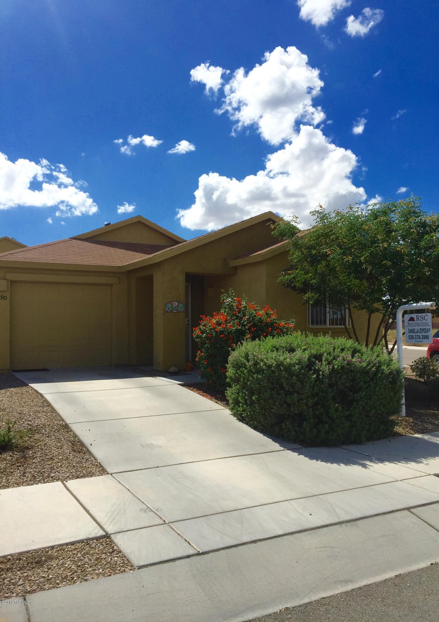 Built by Pepper Viner Homes this home includes various energy efficient features including 2x6 exterior walls, 13 SEER heat pump, 50 gallon energy efficient water heater, dual pane low E windows, programable thermostat, all appliances, front yard landscaping with timed irrigation system maintained by HOA. Corner lot!