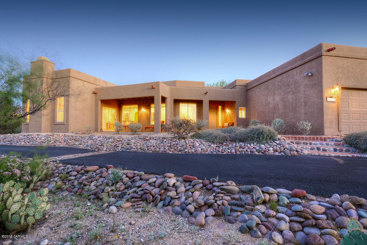 SECLUDED SOFT CONTEMPORARY ON OVER 1 ACRE WITH MOUNTAIN VIEWS IN KIVA RIDGE ESTATES. EXQUISITE LIVING ROOM AND DINING ROOM WITH HIGH CEILINGS, WALLS OF WINDOWS, GORGEOUS TRAVERTINE FLOORS, GOURMET ISLAND KITCHEN WITH GRANITE COUNTERTOPS, GAS STOVE TOP, OVEN, STAINLESS STEEL REFRIGERATOR & DISHWASHER, LOVELY BREAFAST AREA, FAMILY ROOM WITH CHARMING FIREPLACE, 4 BEDROOMS (SPLIT PLAN), 2 1/2 BATHS, MASTER W/SITTING AREA, LUXURIOUS BATH W/GRANITE COUNTERTOPS, DOUBLE SINKS, WONDERFUL SHOWER, GARDEN TUB, TRAVERTINE FLOORS, LARGE WALK IN CLOSET, LAUNDRY ROOM AND OVERSIZED 2 CAR GARAGE. ENJOY EITHER THE FRONT PATIO OR THE LUSHLY LANDSCAPED BACKYARD WITH COVERED PATIO, GRASS, MOUNTAIN & SUNSET VIEWS. FLOORPLAN LOCATED UNDER PHOTOS/VIRTUAL TOUR