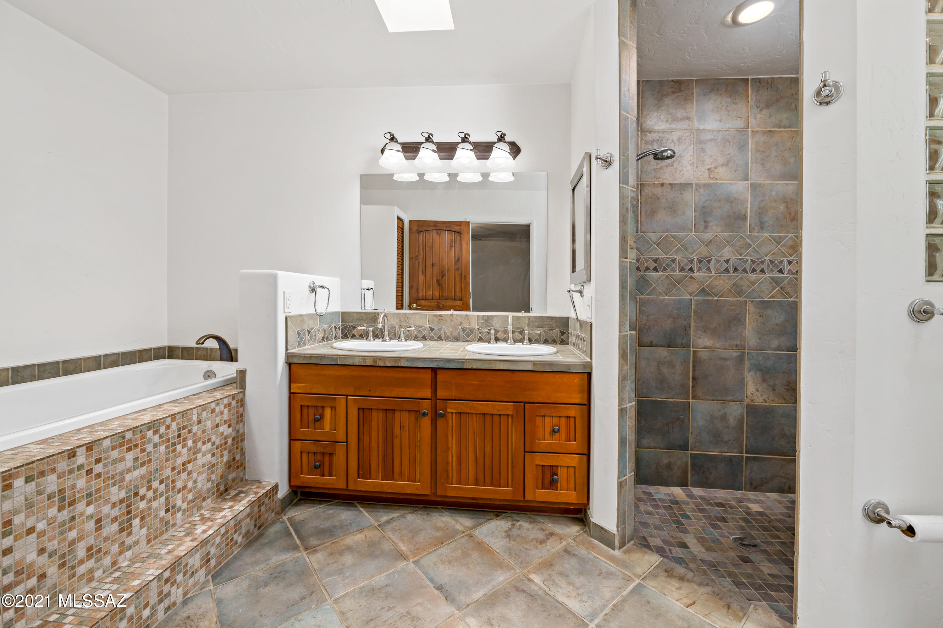 El Conquistador Estates - Residential Lease