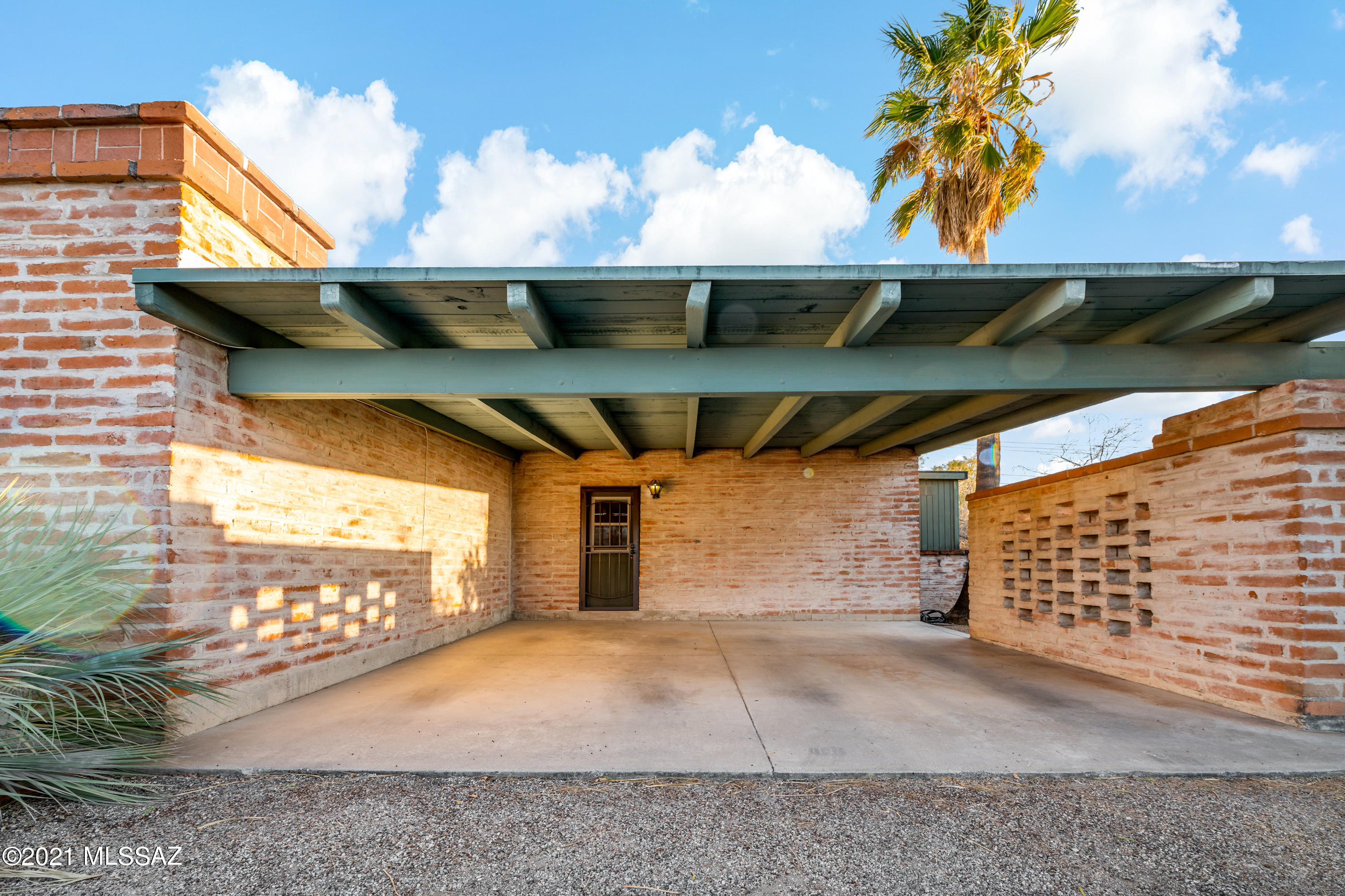 El Conquistador Estates - Residential Lease