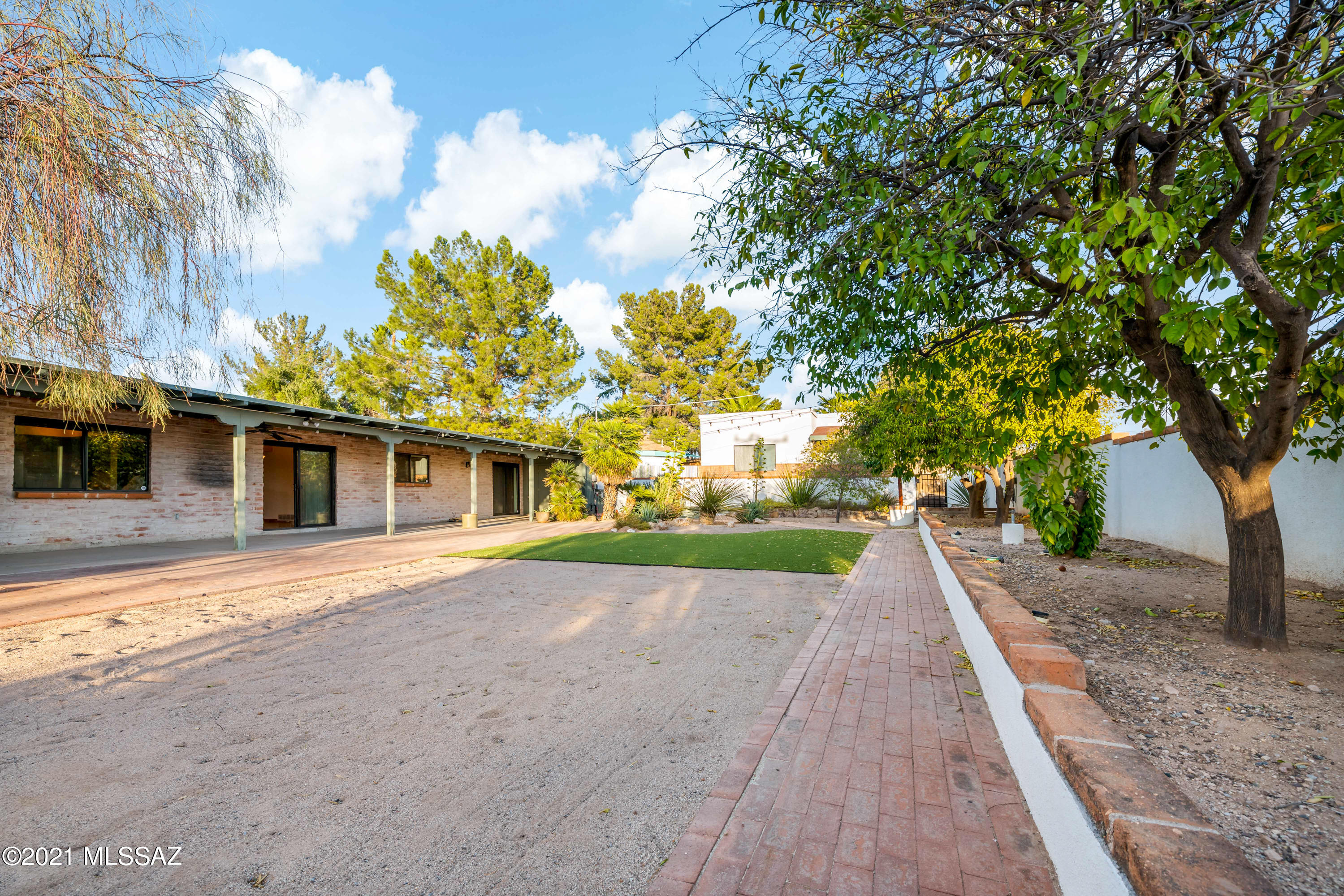 El Conquistador Estates - Residential Lease