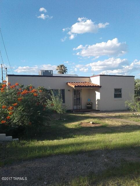 Great Starter Home, New HVAC (Heat & A/C) , Walk to Bus & U of A.