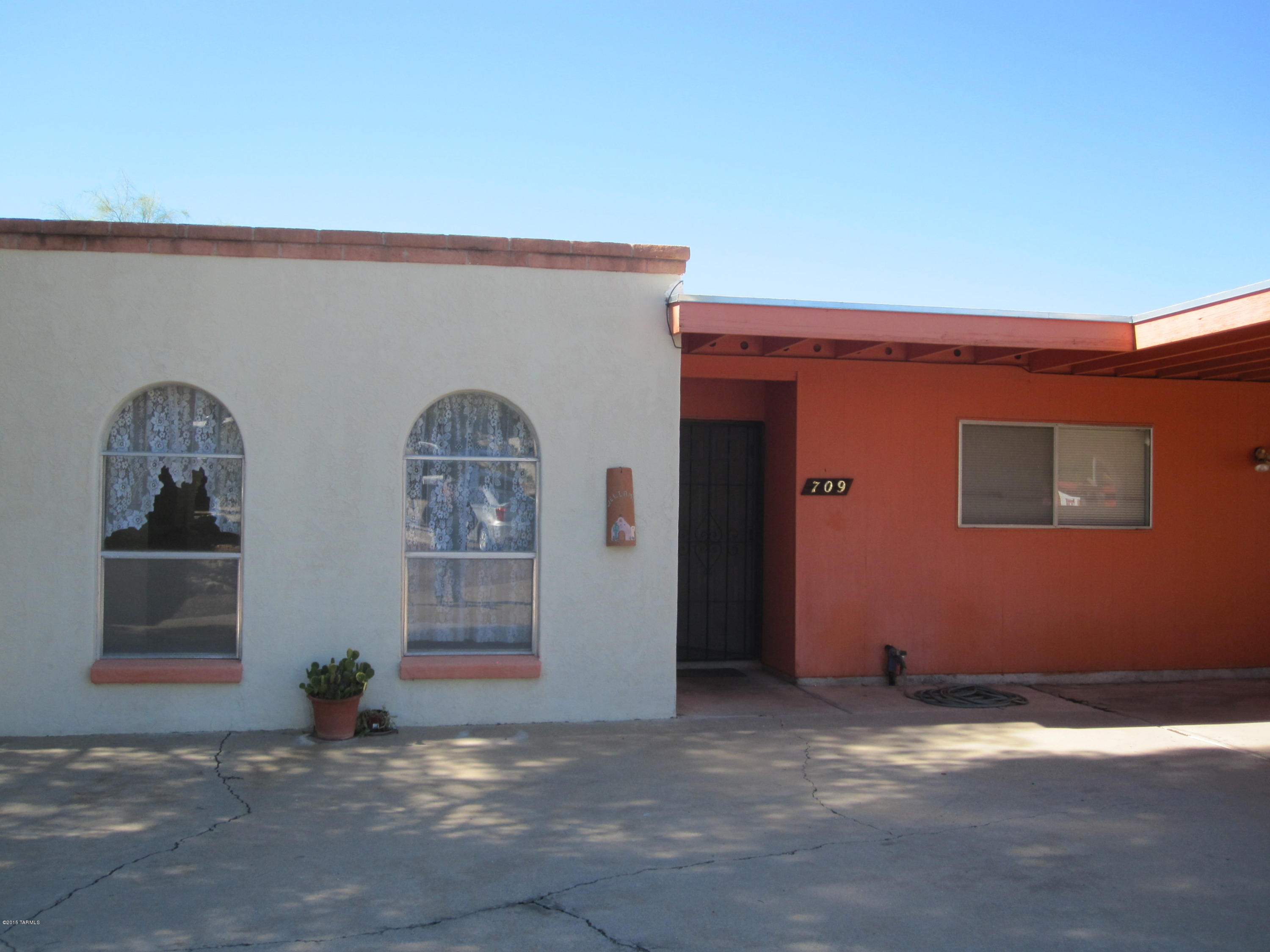 $10,000 PRICE REDUCTION.. NOT LOCATED ON CAMINO SECO. New roof under warranty until January 3, 2019. Air Conditioner installed last year. So the big items are taken care of and the house is just waiting for the new owner to paint the interior and add their personal touch. There is tile flooring throughout the home and the Kitchen opens to family room that features a nice corner fireplace. Utility room off of kitchen. Backyard has a good sized covered patio.  Cul de sac location conveniently located.  All appliances convey with the property.  Opportunity knocks!