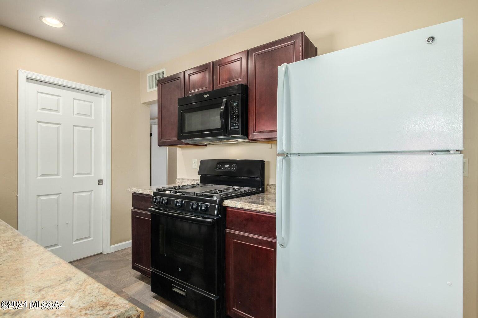 Del Monte Village - Residential Lease