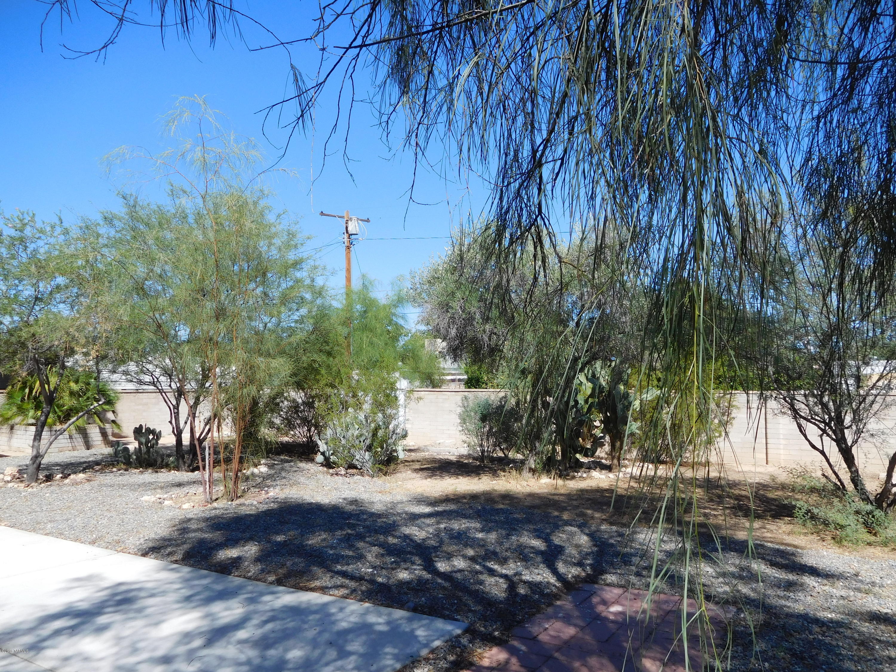 Mission Manor - Residential