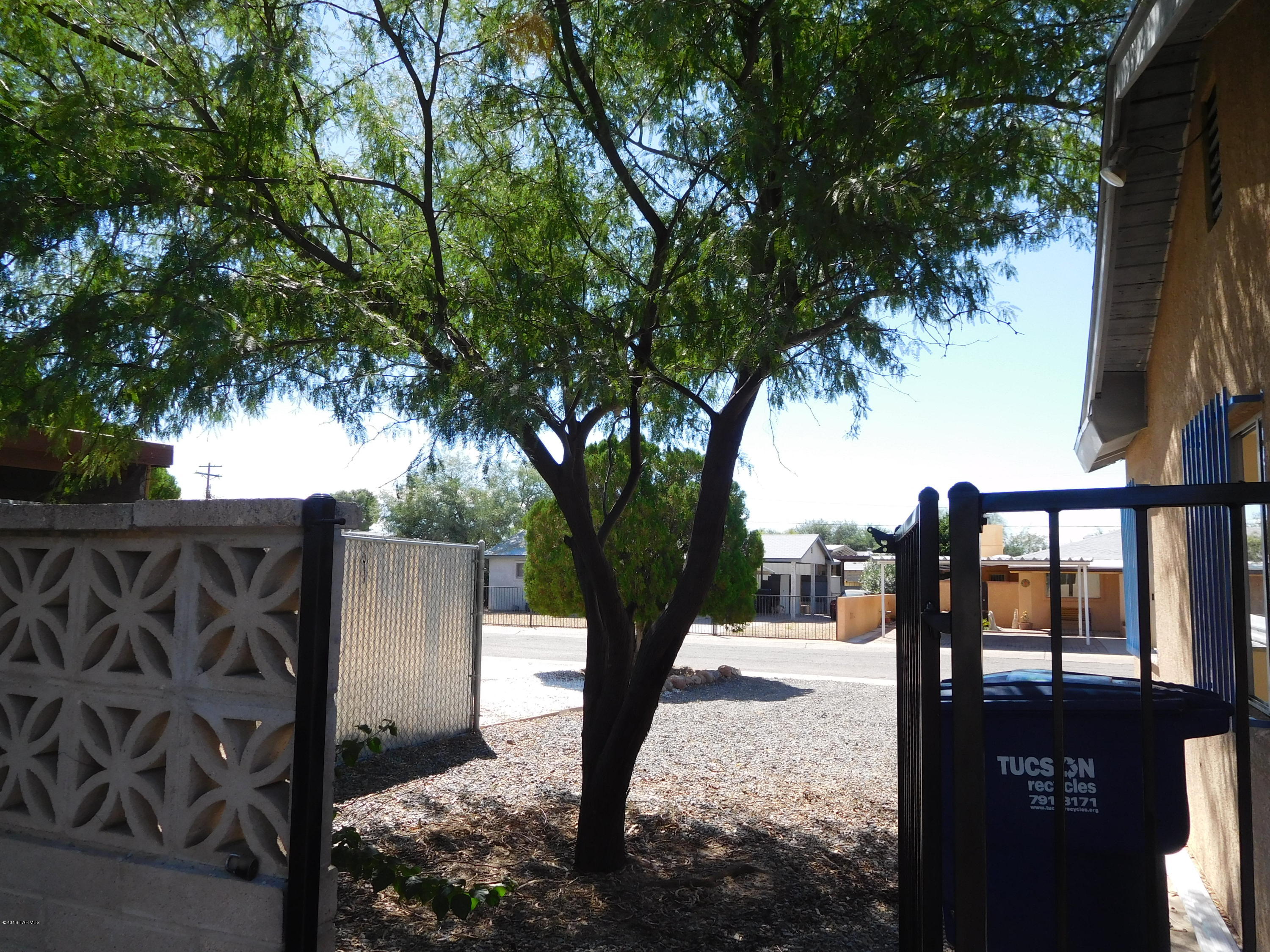 Mission Manor - Residential