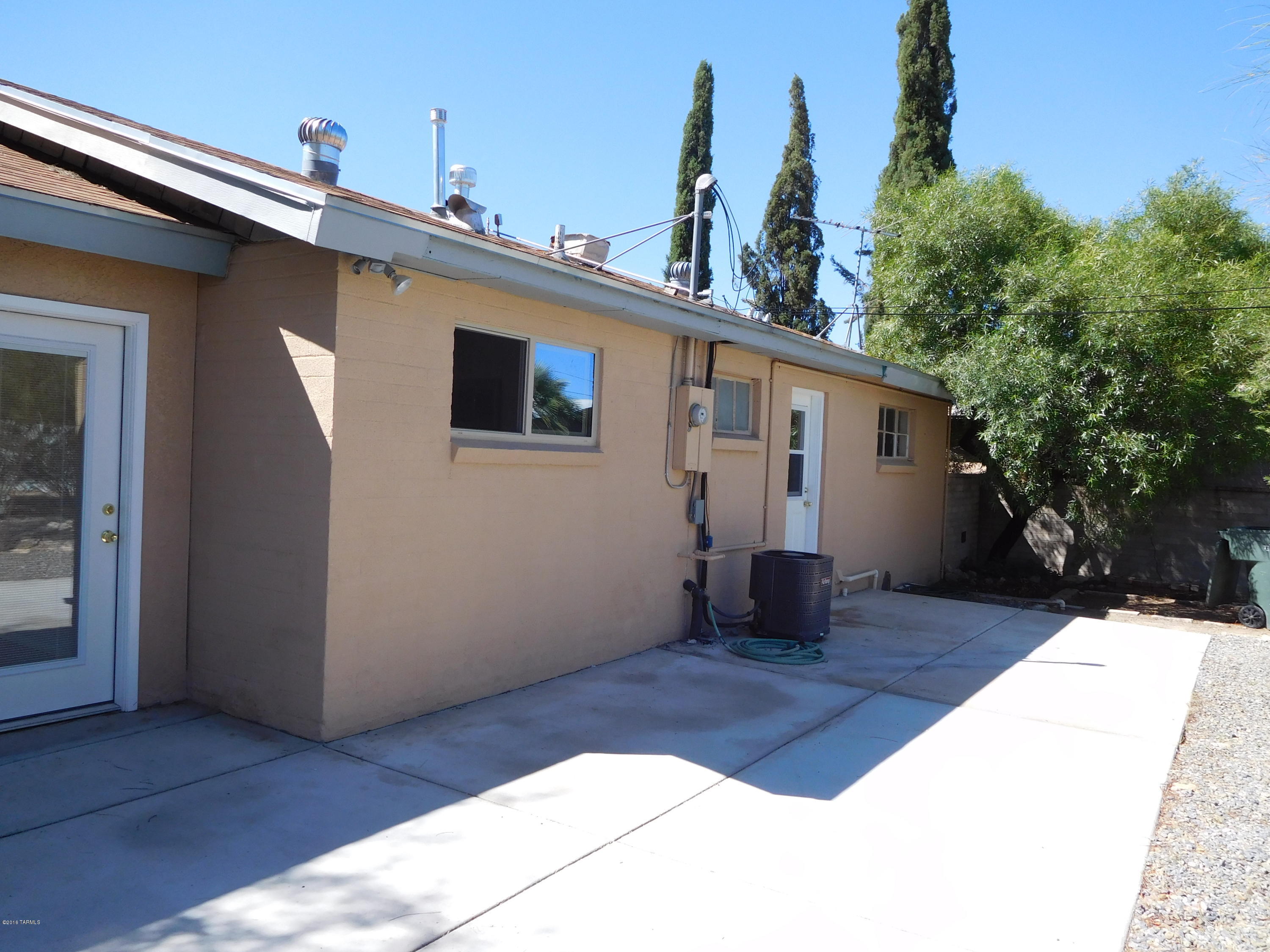 Mission Manor - Residential