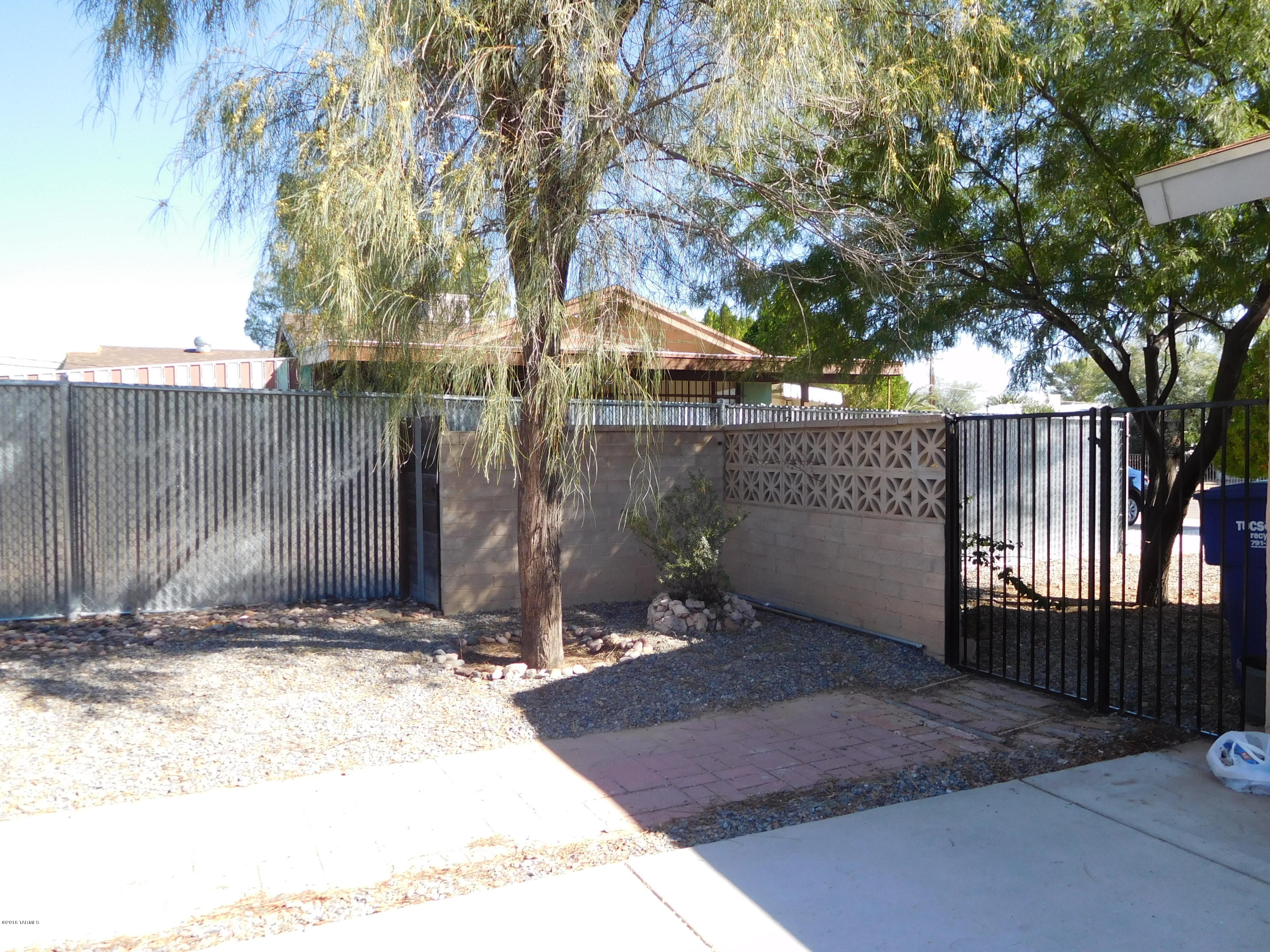 Mission Manor - Residential