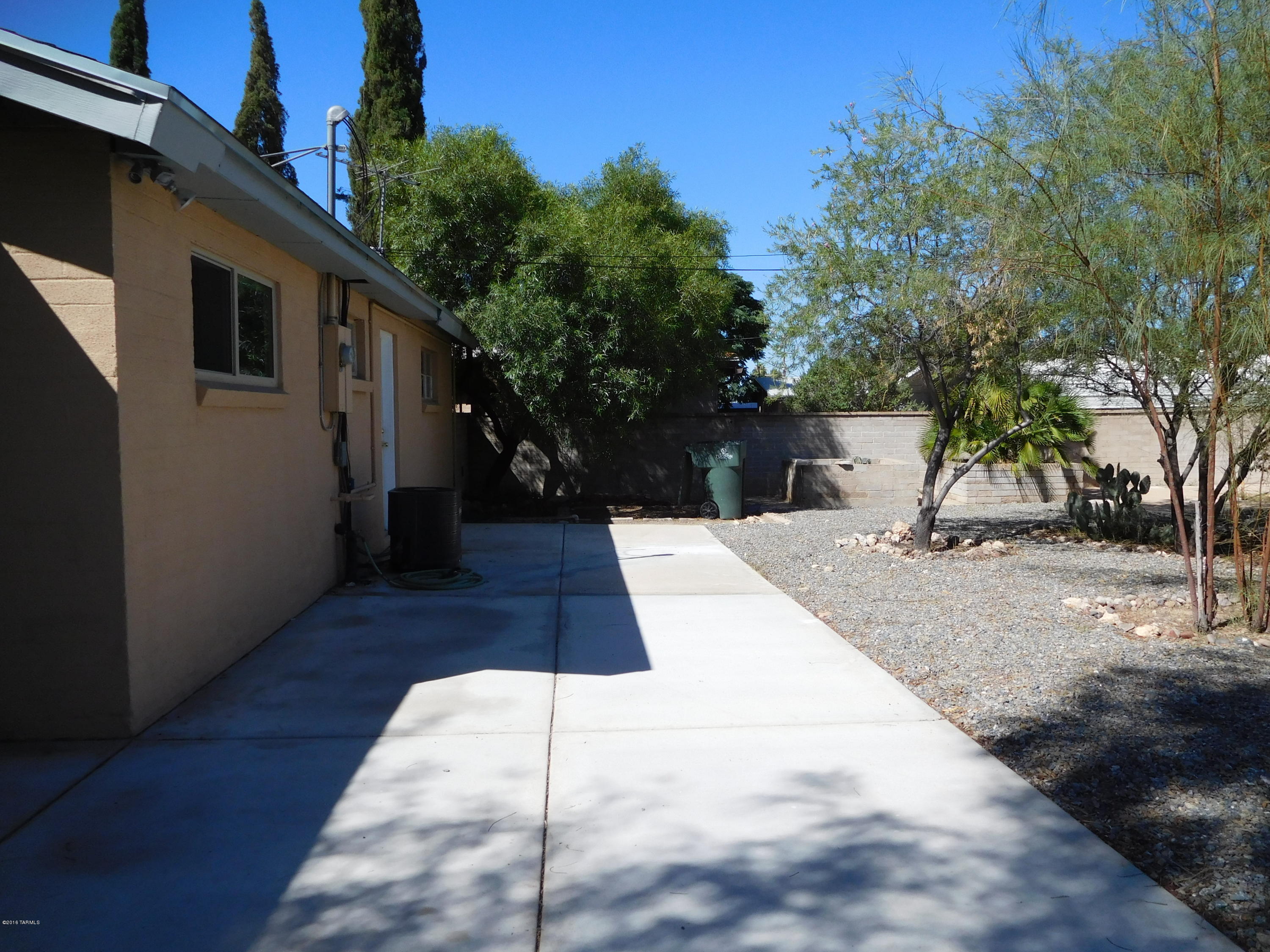 Mission Manor - Residential