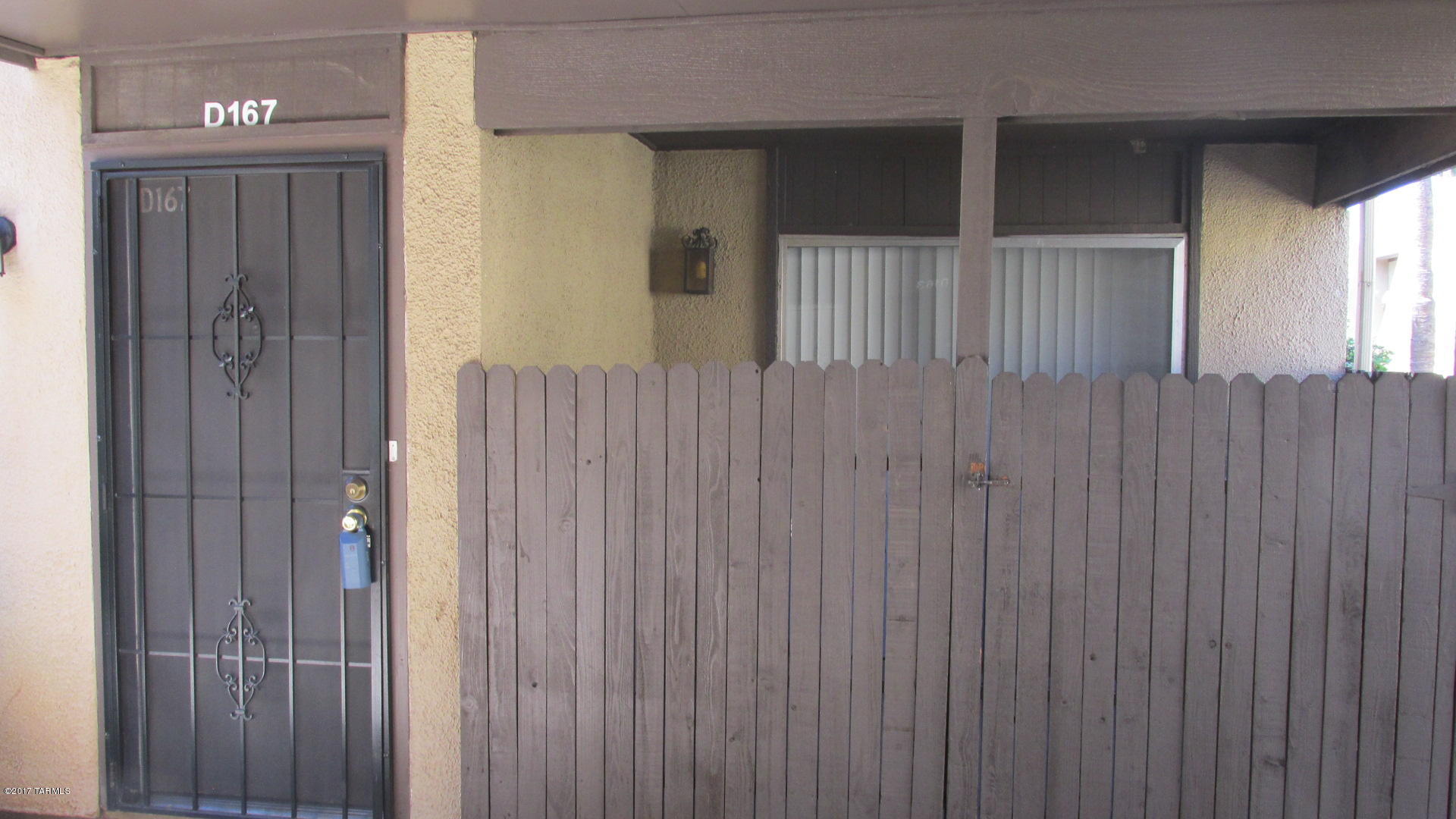 SELLER WILL ACCEPT OR COUNTER OFFERS BETWEEN $27,500 AND $33,500. Great first floor studio unit close to schools, restaurants, entertainment. Clean unit with new flooring, freshly painted, open floor plan. Perfect for 1st timer, students, investment property. Seller will consider owner carry back.