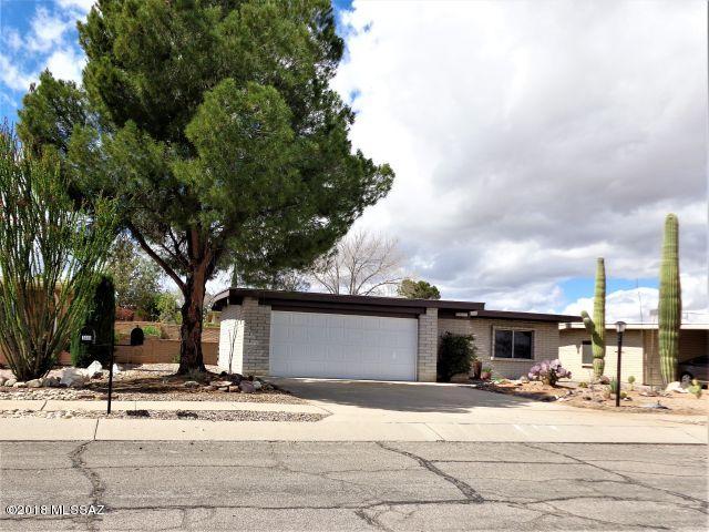 Refreshed 2Bed/2Bath/2-car garage single family home in the Green Valley Villages. Within 2 blocks of the HOA recreation center that offers many amenities, including a pool, tennis, pickle ball, & more. No GVR membership on this property, but it is Available for a one-time New Member Capital fee & annual dues. This home has the same, neutral, new tile throughout the house, new dishwasher, disposal, range hood, new toilets, 3 new fans, skylights, new roof coating, white base paint, & a termite warranty. The large tiered back yard is ready to be made youe own.