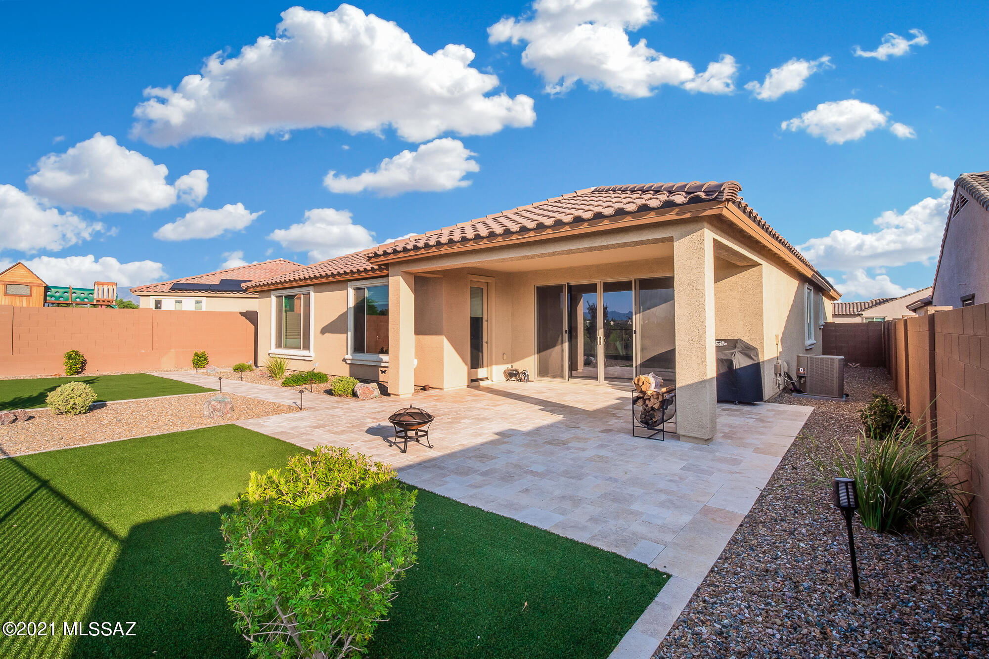 Camino De Oeste SQ20171600112 - Residential