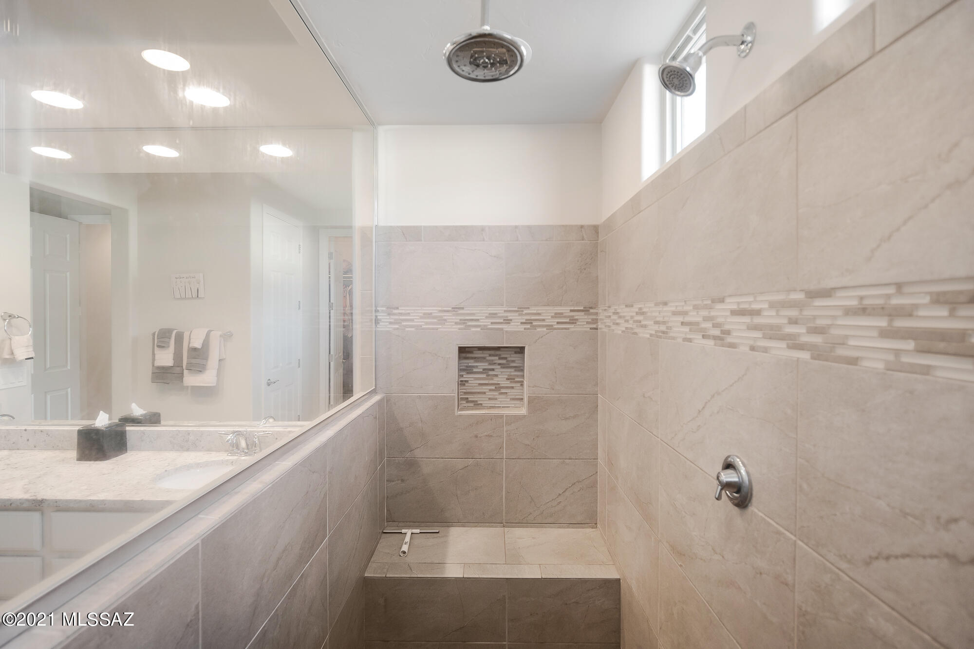 Camino De Oeste SQ20171600112 - Residential