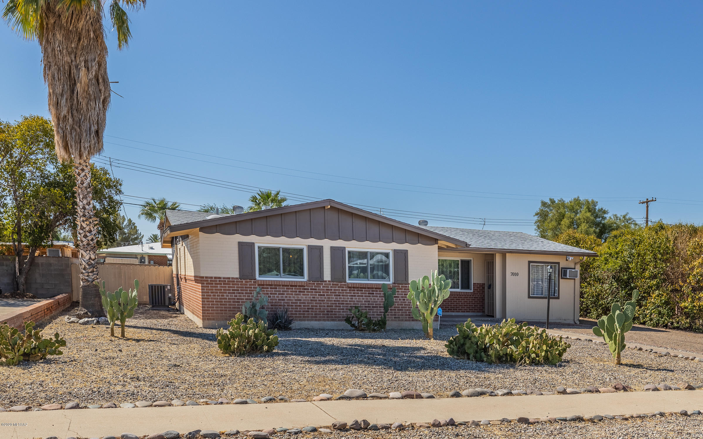 Cute move in ready home in Terra del sol. This 3 bedroom 2 bath homes sits on a pool size lot with plenty of room for toys and Rv parking. Brand new roof 10/6/2020 , fresh paint and new carpet. Kitchen and baths have been updated. 
Triple pane windows and HVAC in 2014 (?) .  Walk to the community park at the end of the street Hurry this will not last long! Please  practice safe covid -19 guide lines and booties have been provide by the front door