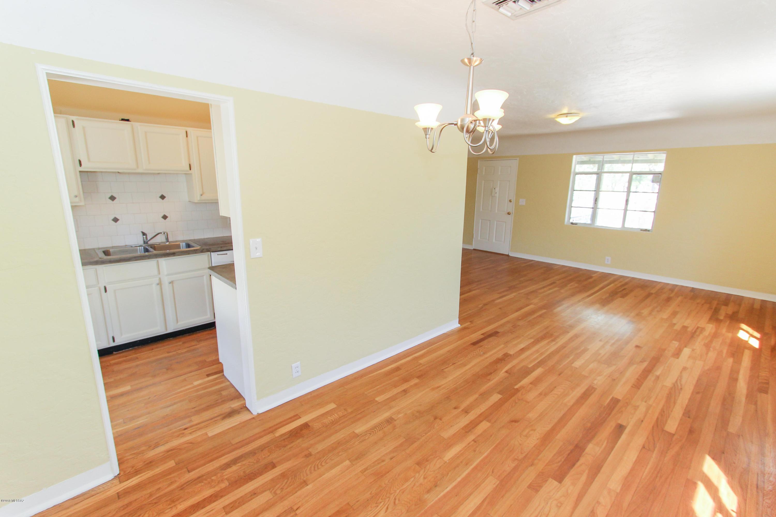 Altadena Heights N of 22nd St - Residential Lease