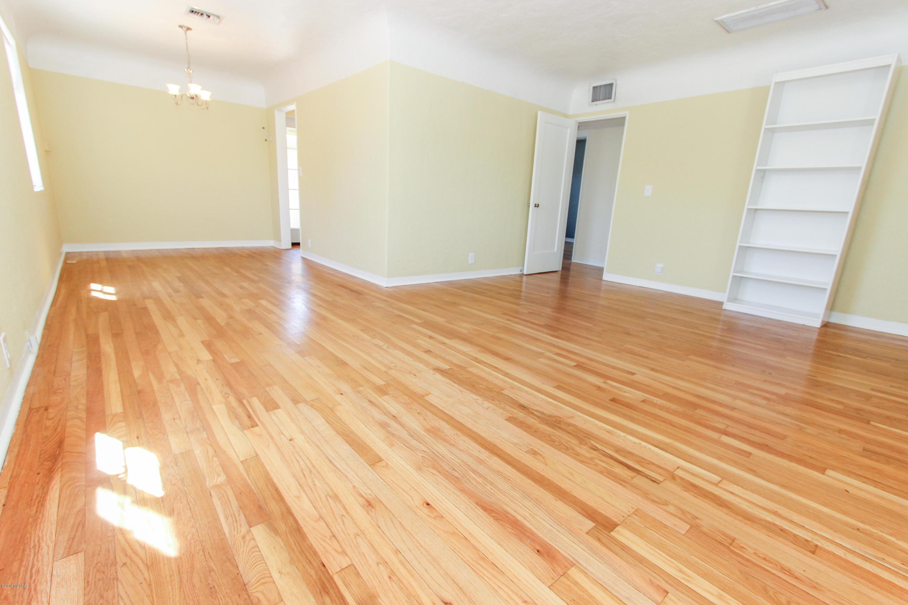 Altadena Heights N of 22nd St - Residential Lease