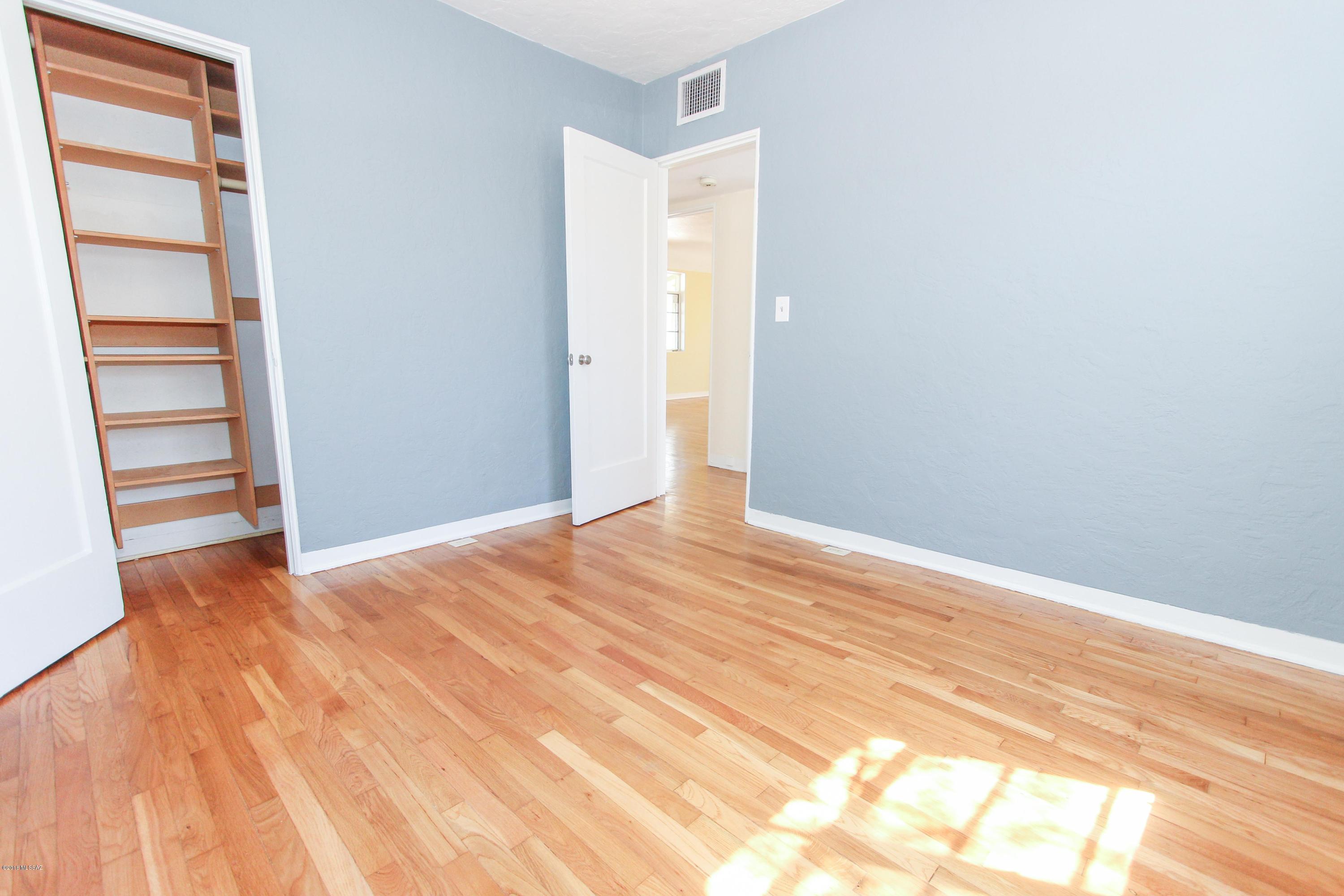 Altadena Heights N of 22nd St - Residential Lease