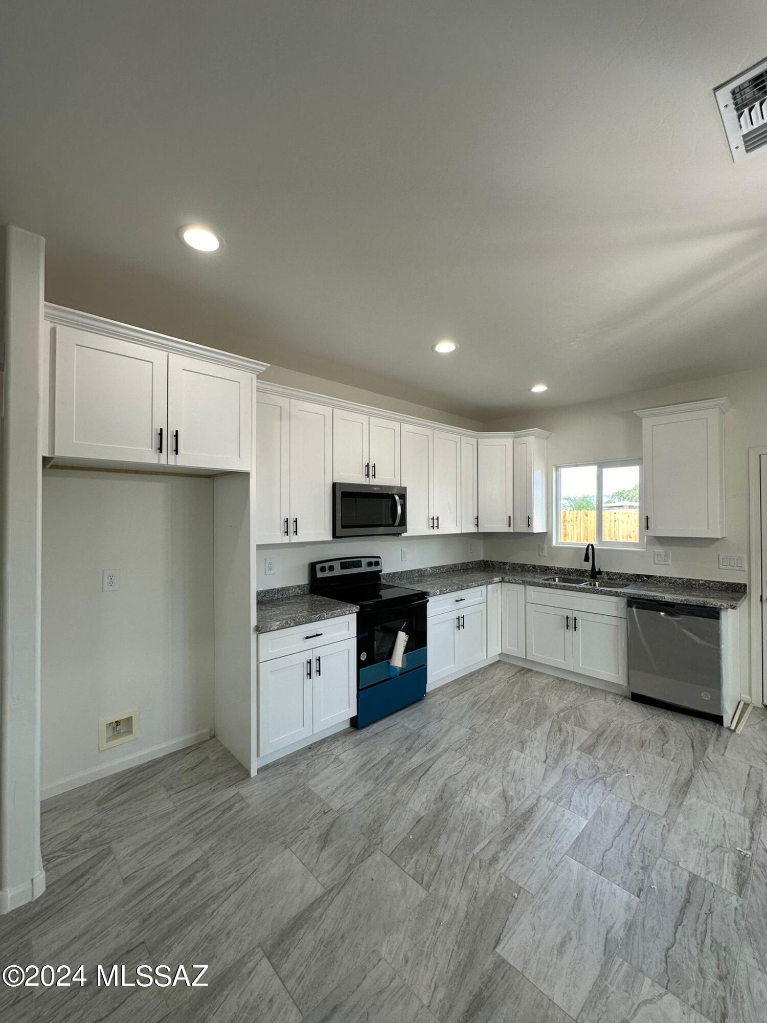 Great investment opportunity, live in one and rent the other! New Construction Duplex! One unit is a 3 bedroom 2 bath - 1,079 sq feet, second unit is a 2 bedroom 1 bath - 803 sq feet.
Centrally located near U of A, Tucson Mall, groceries stores and more!