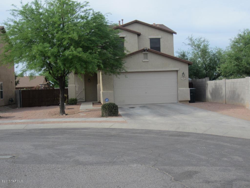 Immaculate contemporary 3bed/2.5 bath home in sought after community on cul de sac lot. Open Kitchen boasts of granite counter tops, custom back splash, custom lighting and breakfast bar. Great room and dining area off kitchen. Upgraded custom tile, custom lighting, crown molding and new base boards throughout first floor. Half bath downstairs with Custom vanity and sink. All Bedrooms upstairs. Hall bath upstairs with executive height cabinetry w/ custom counter tops and  travertine flooring. Spacious Master Bedroom. Master Bath with dual sinks, granite counter tops , custom cabinetry, new light fixtures and walk-in closet. Huge backyard!!Plenty of room to entertain!!