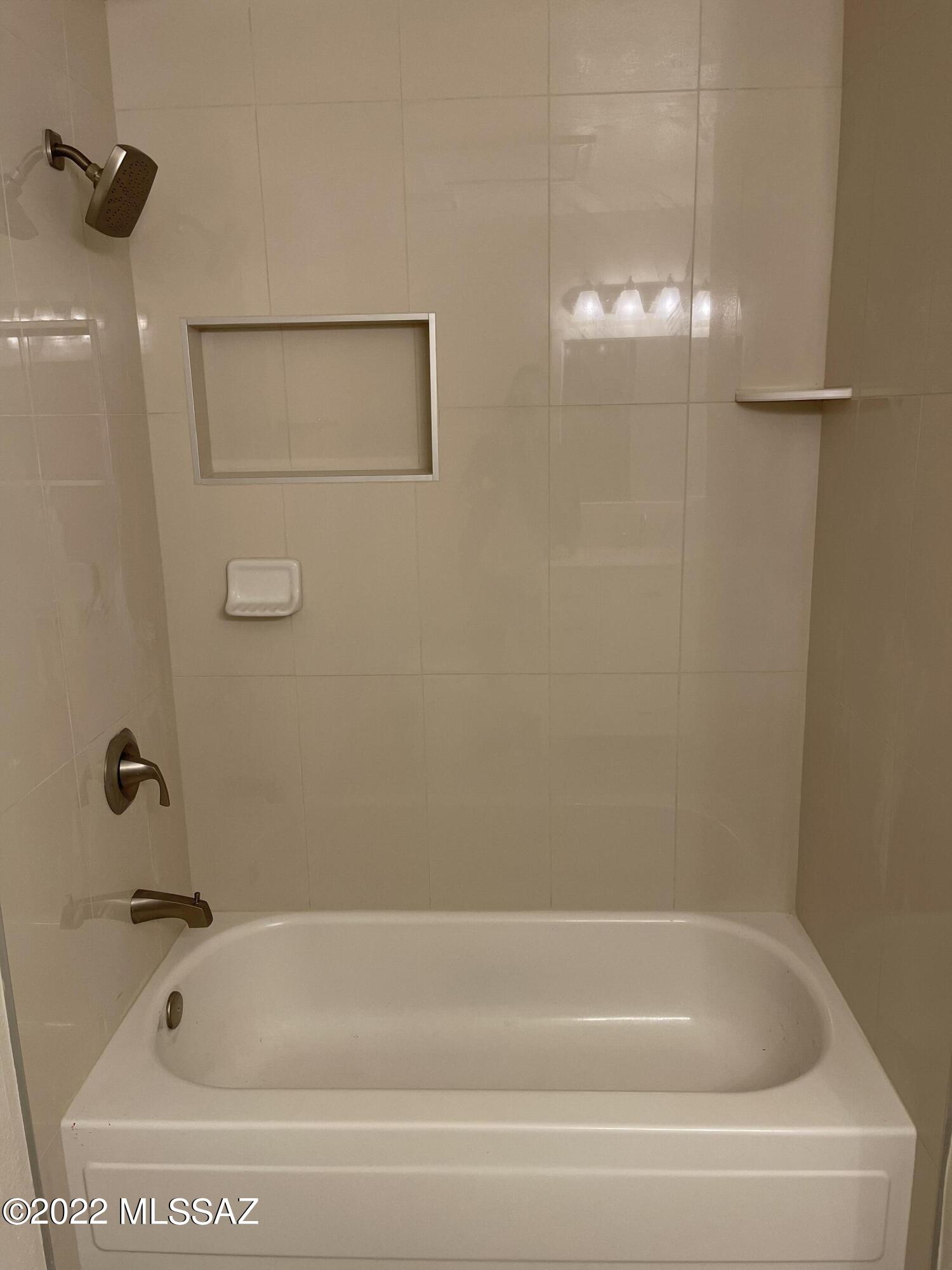 Tres Lomas North 3  (1-81) - Residential Lease