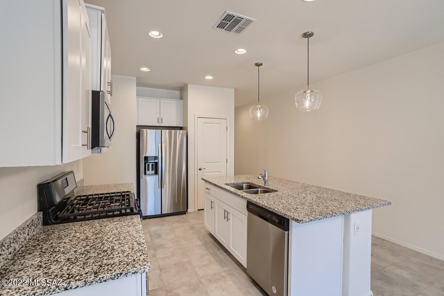 Gladden Farms BLK 10 (1-84) - Residential Lease